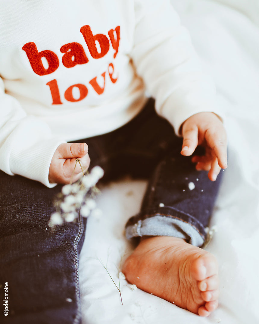 Sweat brodé en coton bio | Crème "baby love crème"