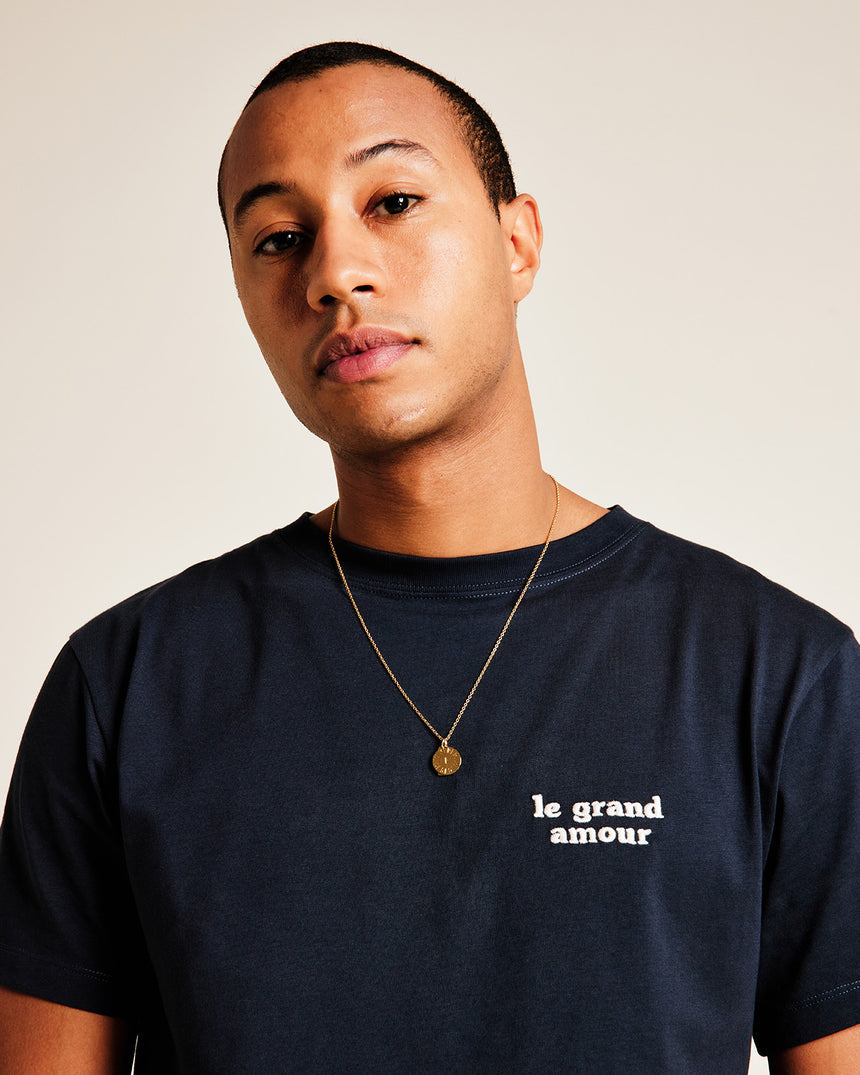 T-shirt brodé en coton bio | Bleu nuit "le grand amour homme charbon"