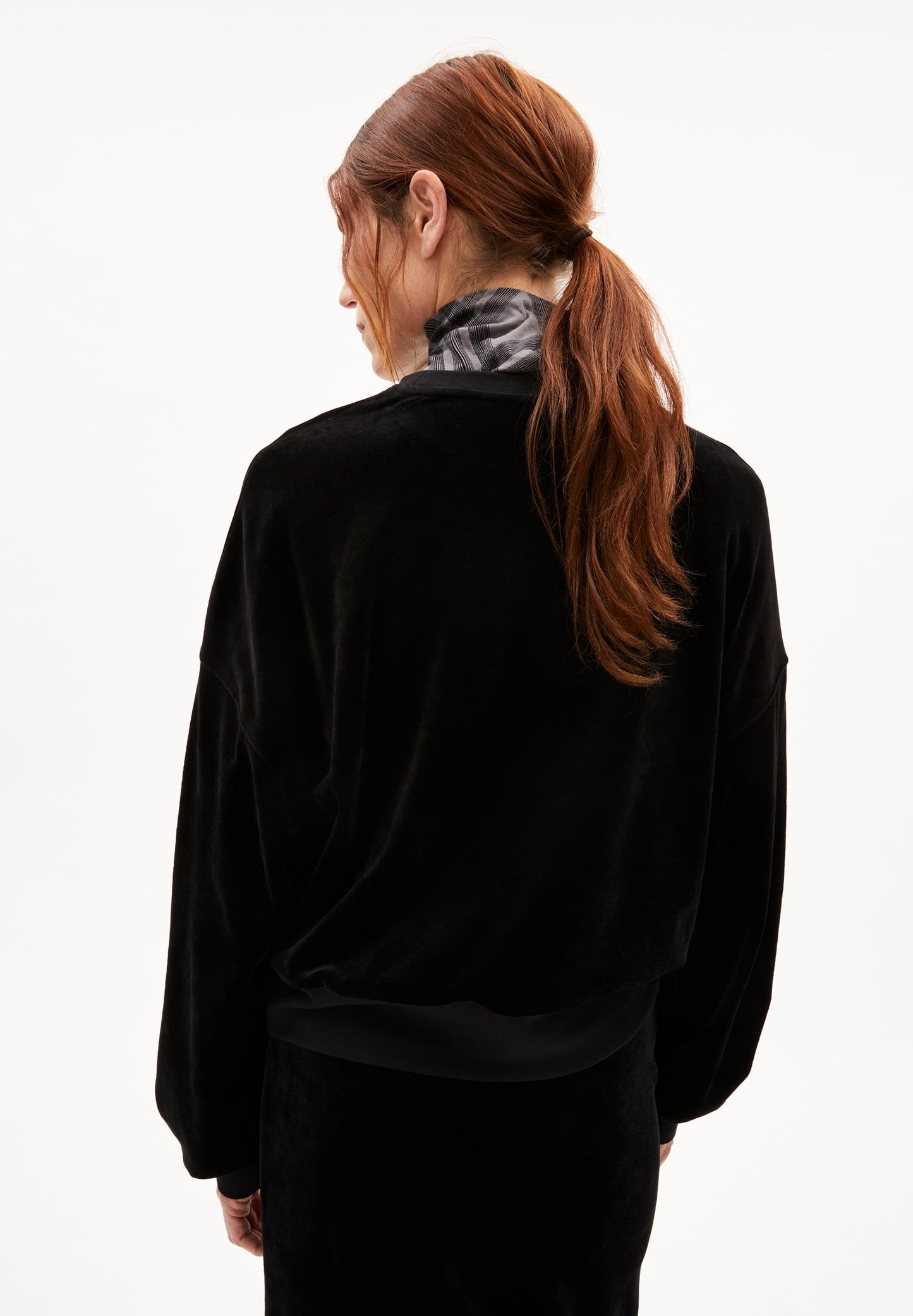 Sweat velours en tencel | noir "ledianaa - black"