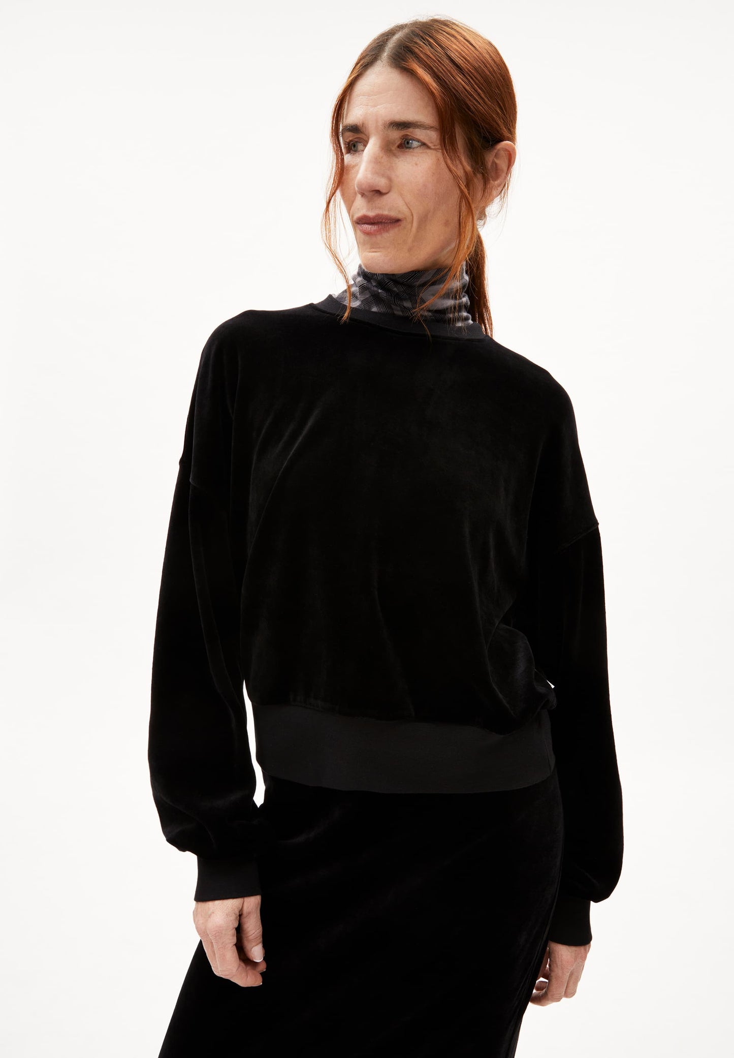 Sweat velours en tencel | noir "ledianaa - black"