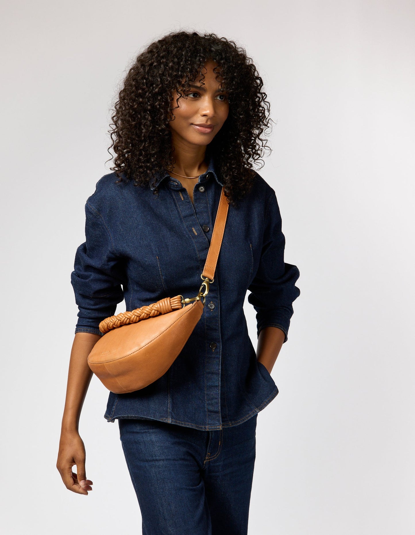 Sac à bandoulière en cuir certifié | camel "leo wild oak soft grain leather"