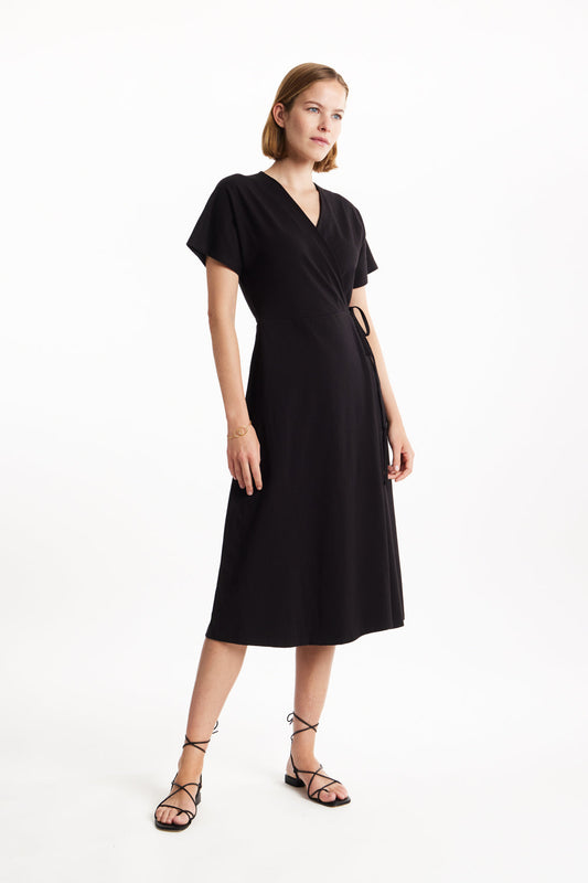 Robe portefeuille noire en coton bio - leora wrap dress black