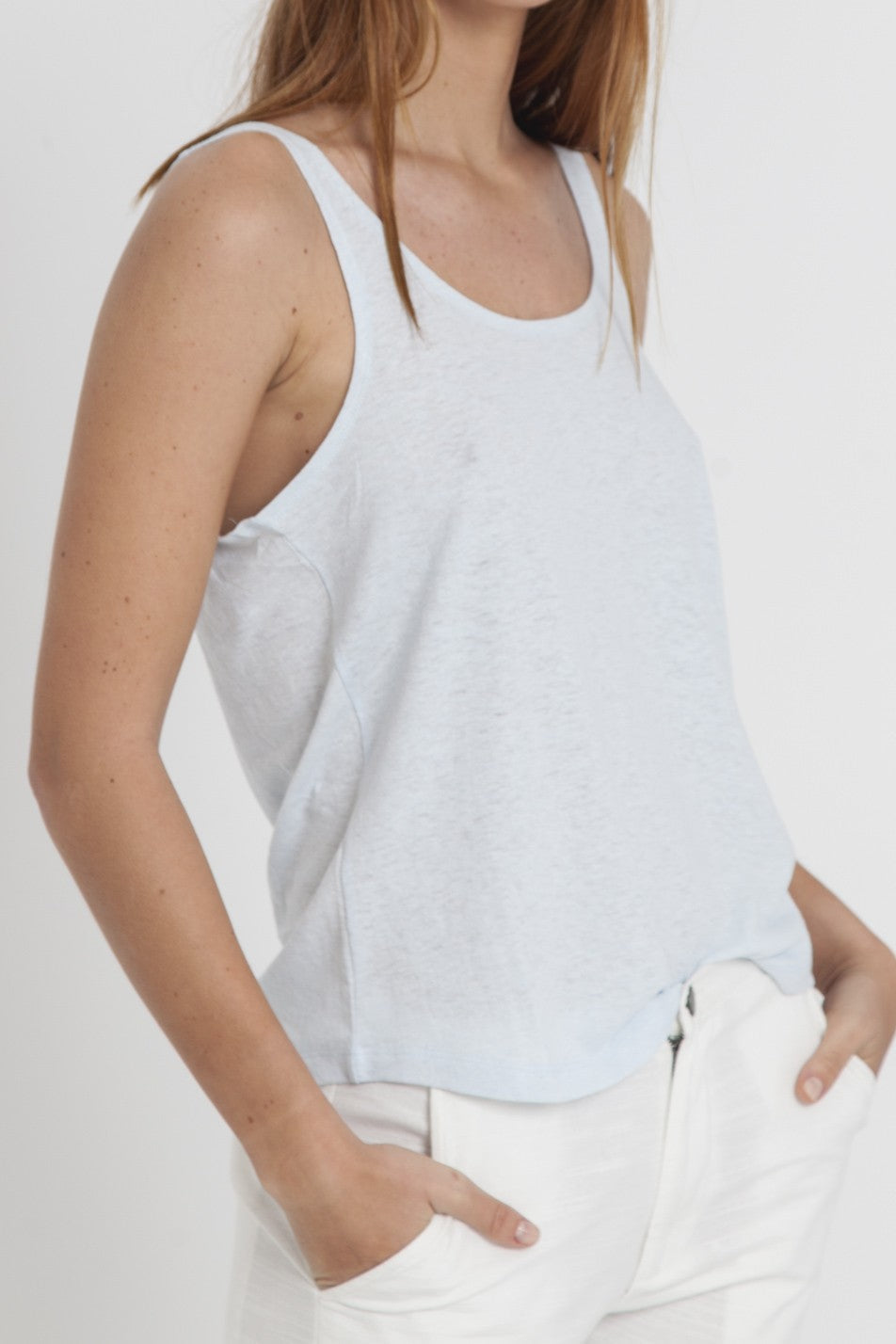 Top uni bleu clair en chanvre et coton bio