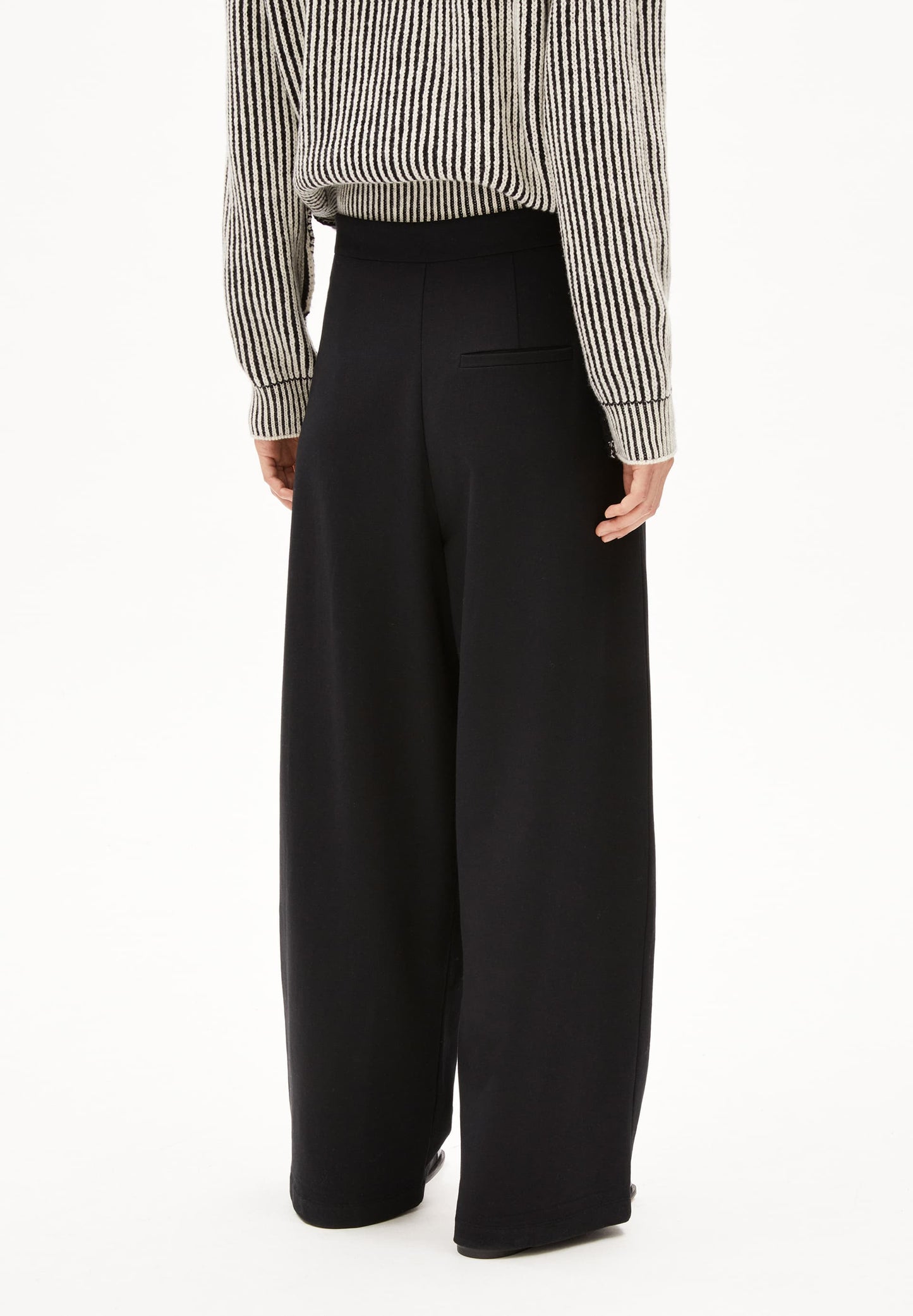 Pantalon ample en modal et coton bio | noir "liraa lou wideleg - black"