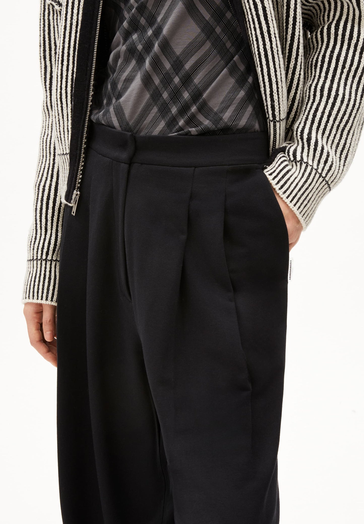 Pantalon ample en modal et coton bio | noir "liraa lou wideleg - black"