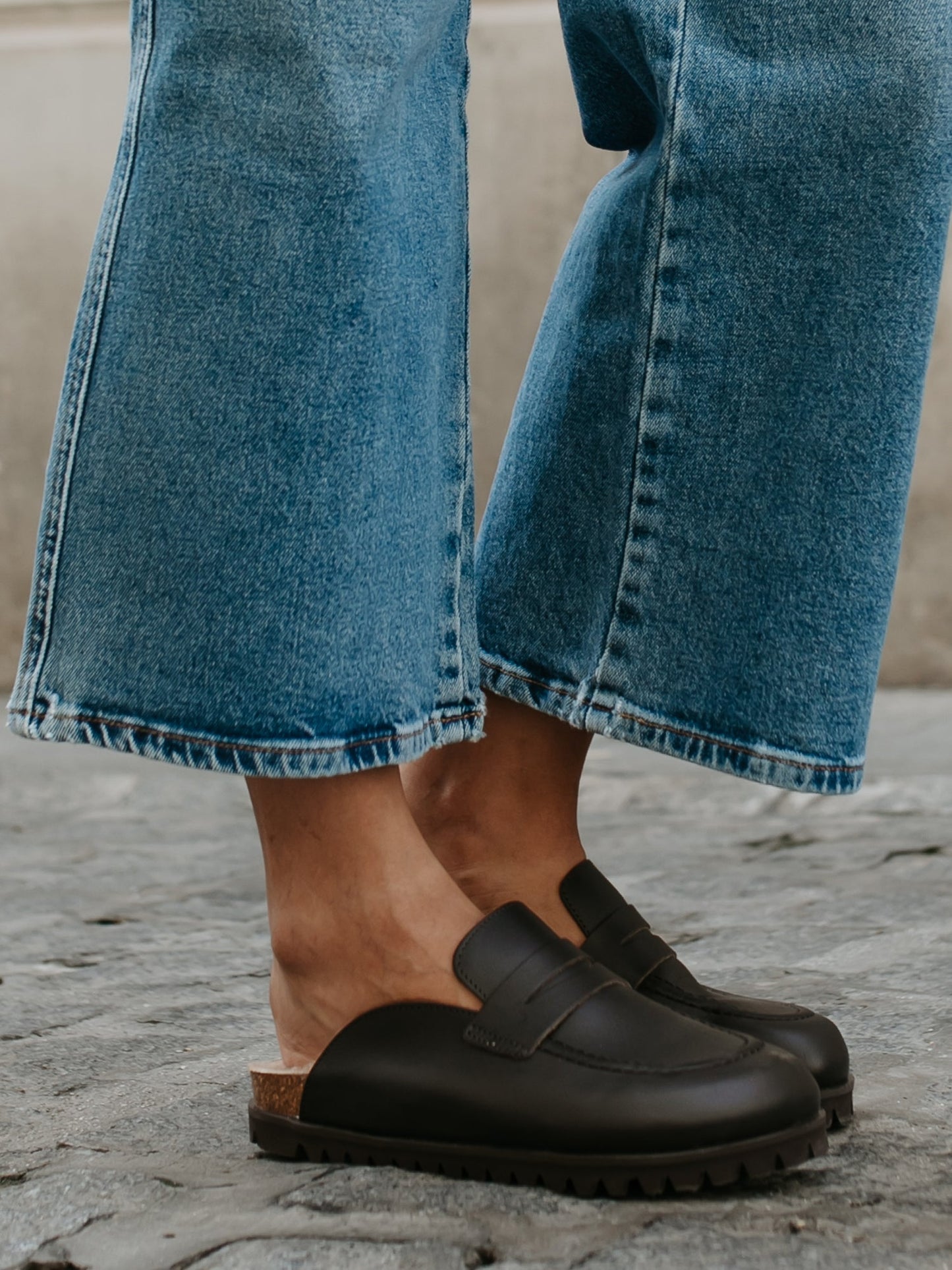 Sabots en cuir certifié | Noir "lois sheepskin black"