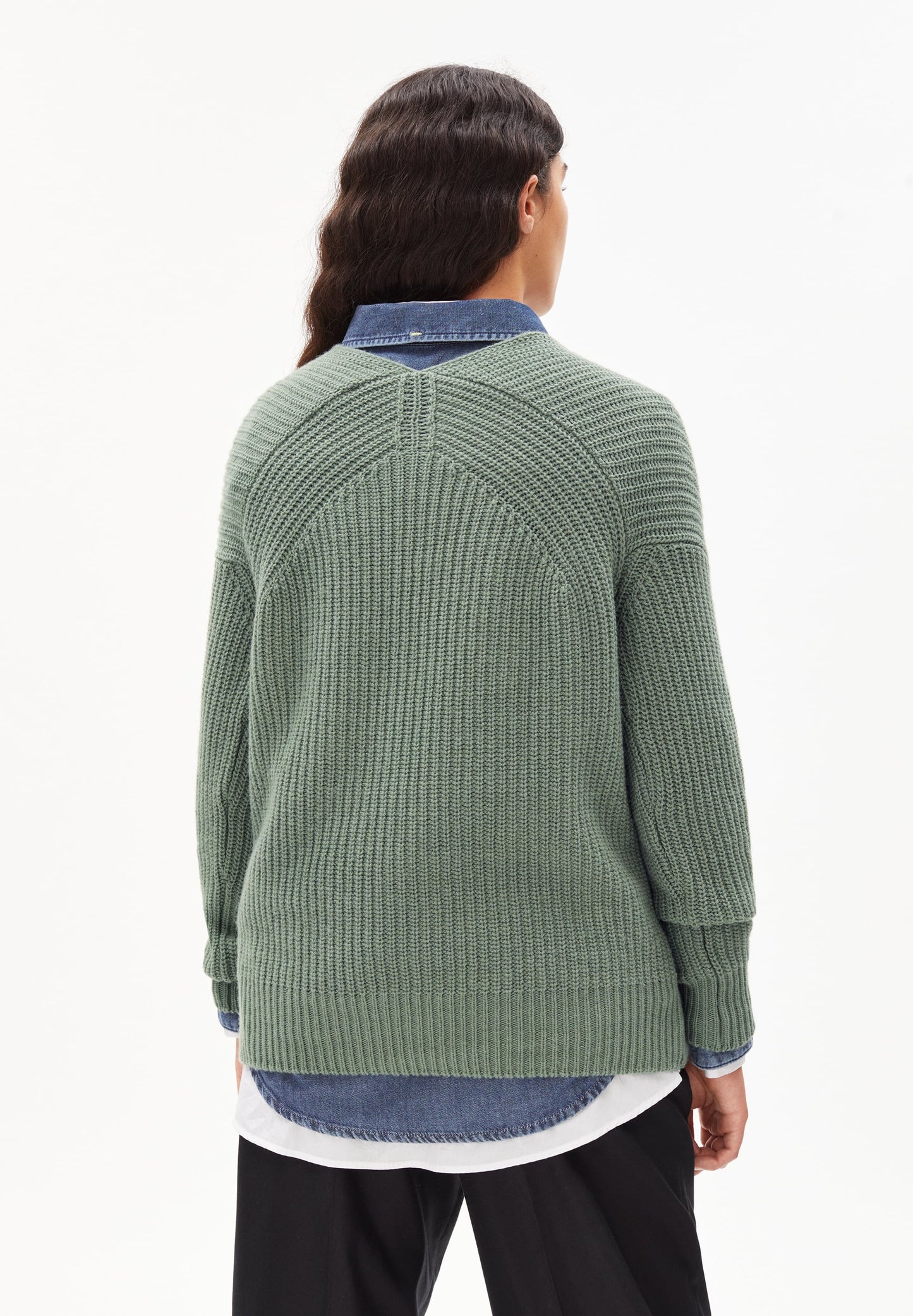 Pull maill col v pistache en laine et coton bio - LOISAA sage green