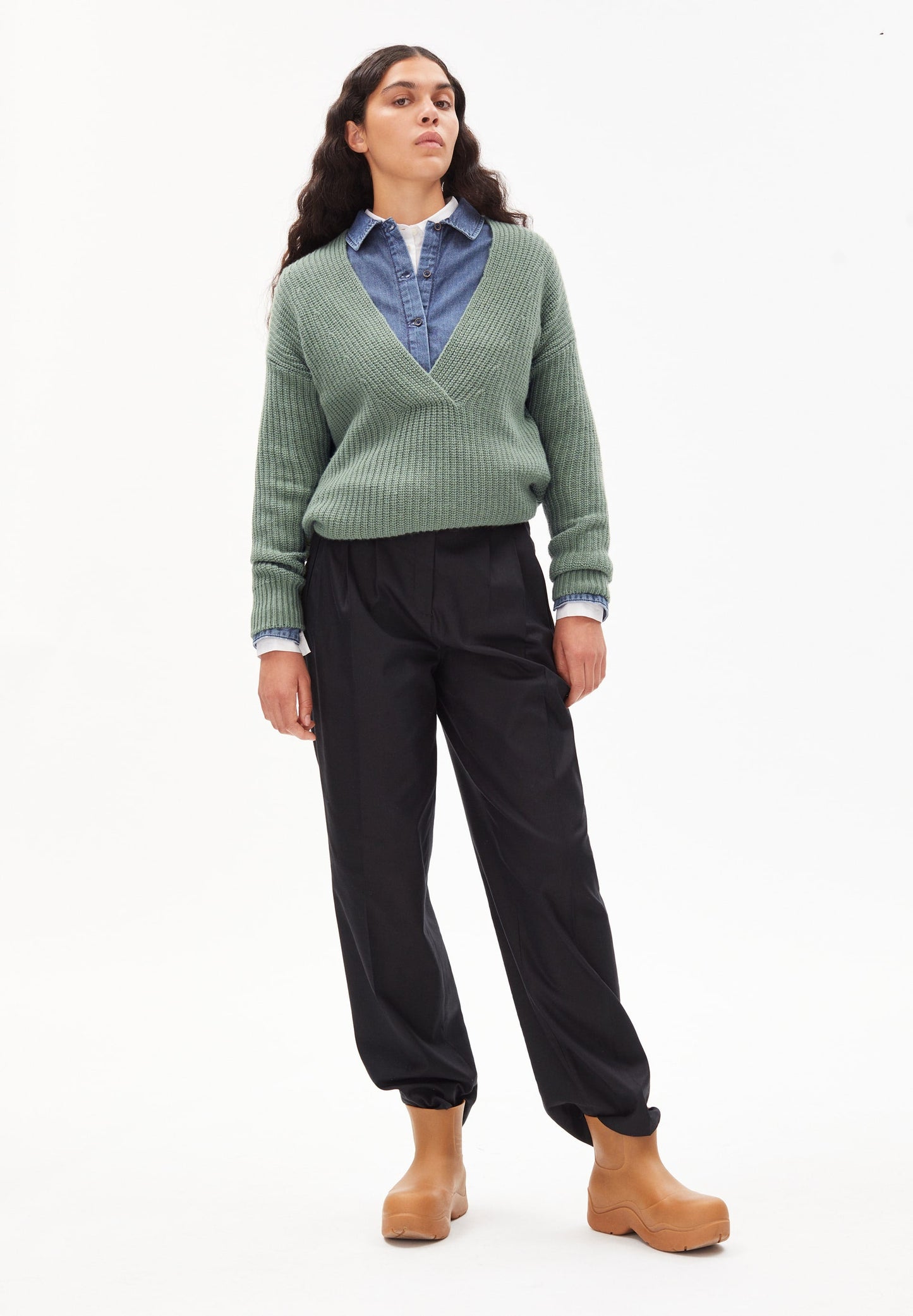 Pull maill col v pistache en laine et coton bio - LOISAA sage green