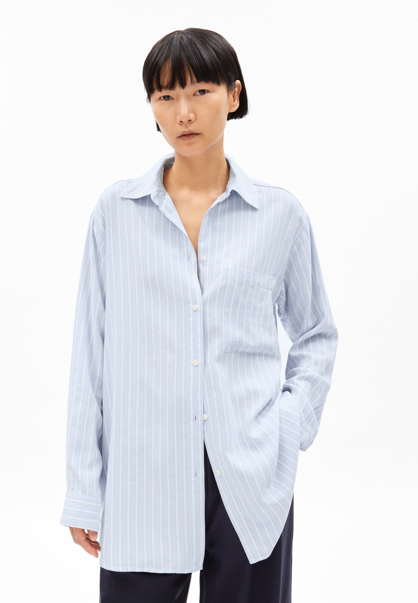 Chemise ample en coton biologique | bleu rayé "maalgaa lino striped - silky blue-morning sky"