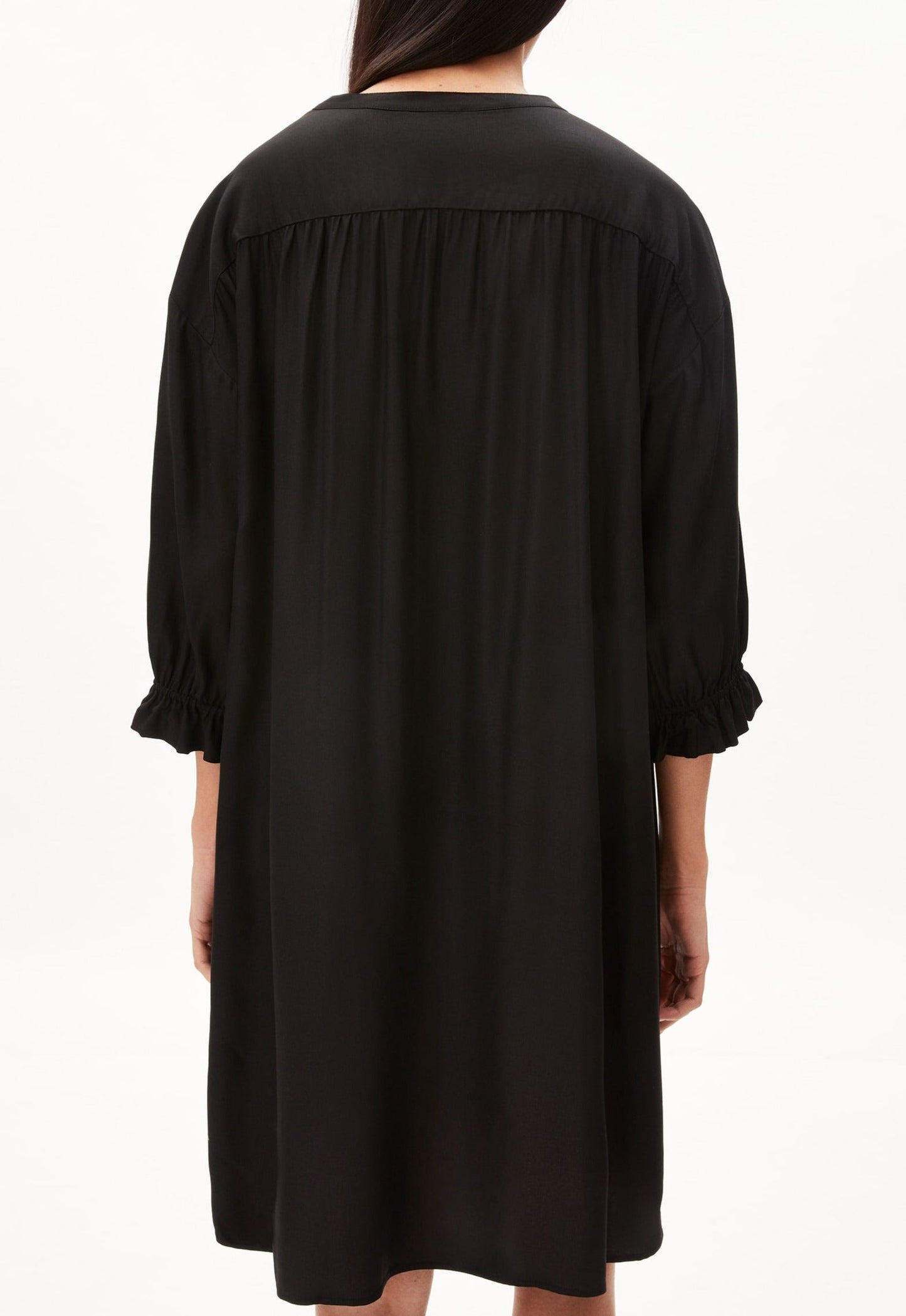 Robe fluide noire en viscose ecovero et recyclée - maaren black