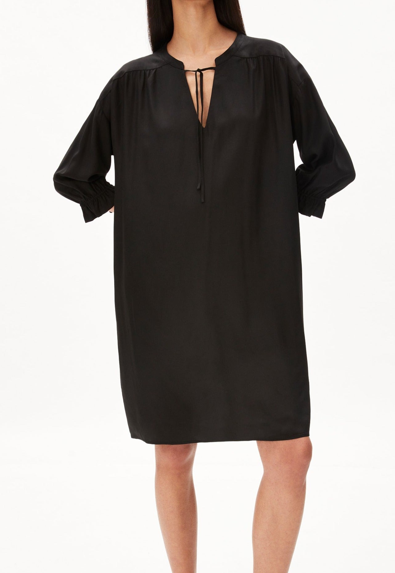 Robe fluide noire en viscose ecovero et recyclée - maaren black