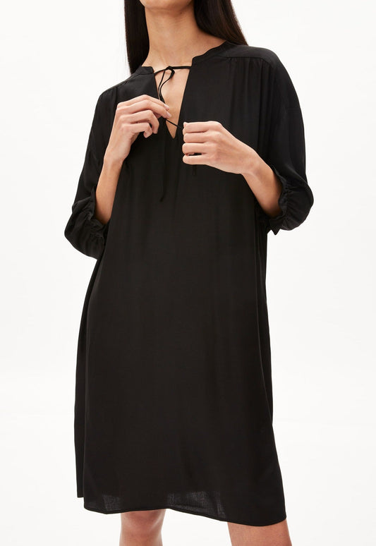 Robe fluide noire en viscose ecovero et recyclée - maaren black
