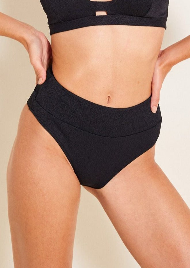Bas de maillot taille haute en matière recyclée | noir "jane noir"