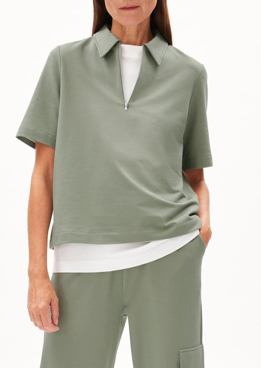 Top col zippé en coton bio et modal | vert "mariaa guadalupe grey green"