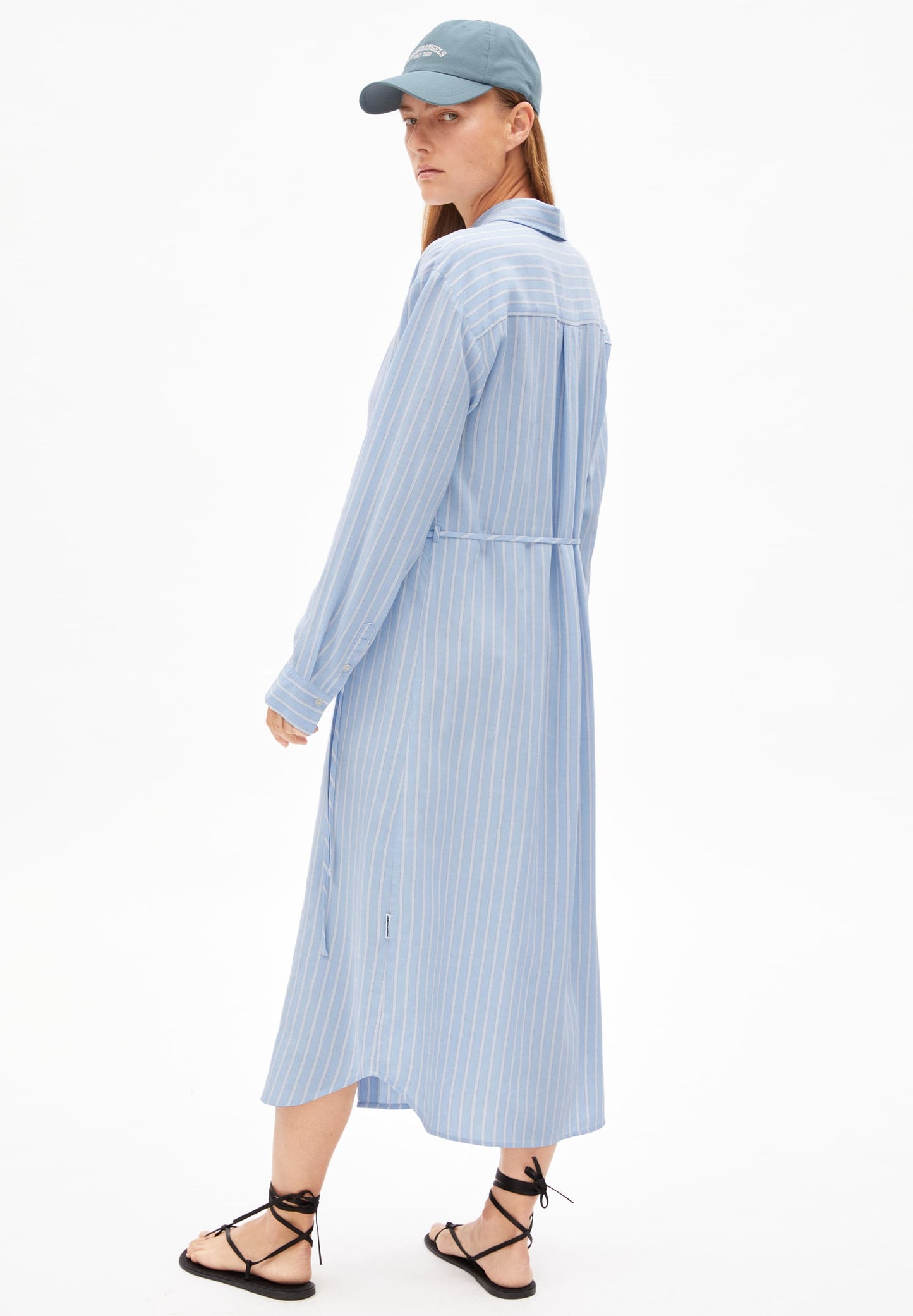 Robe chemise longue en viscose ecovero et lin | bleu "mathaa lino stripes - silky blue-morning sky"