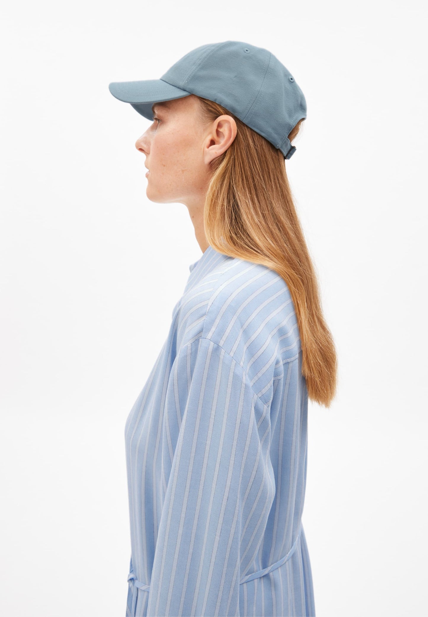 Robe chemise longue en viscose ecovero et lin | bleu "mathaa lino stripes - silky blue-morning sky"