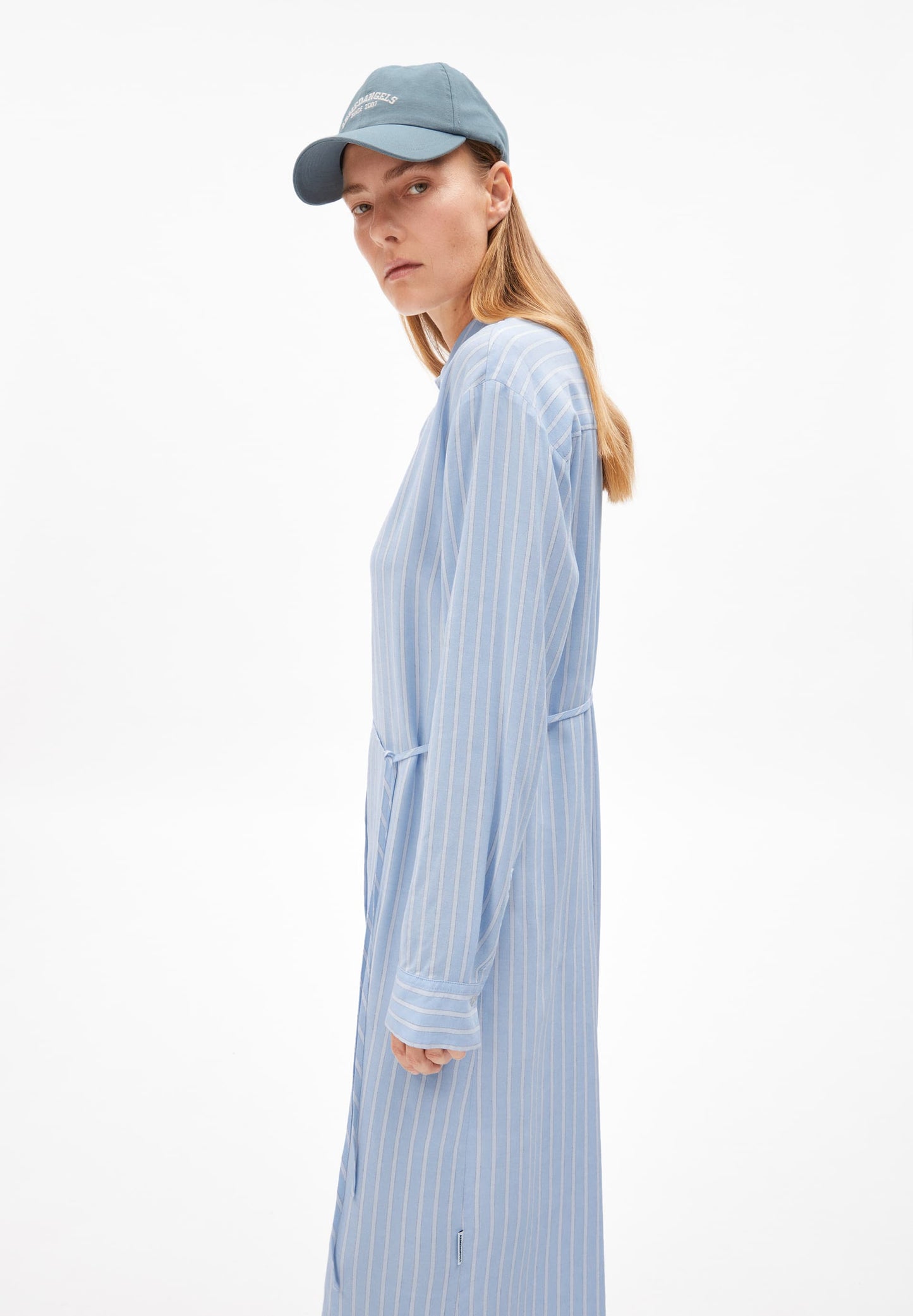 Robe chemise longue en viscose ecovero et lin | bleu "mathaa lino stripes - silky blue-morning sky"