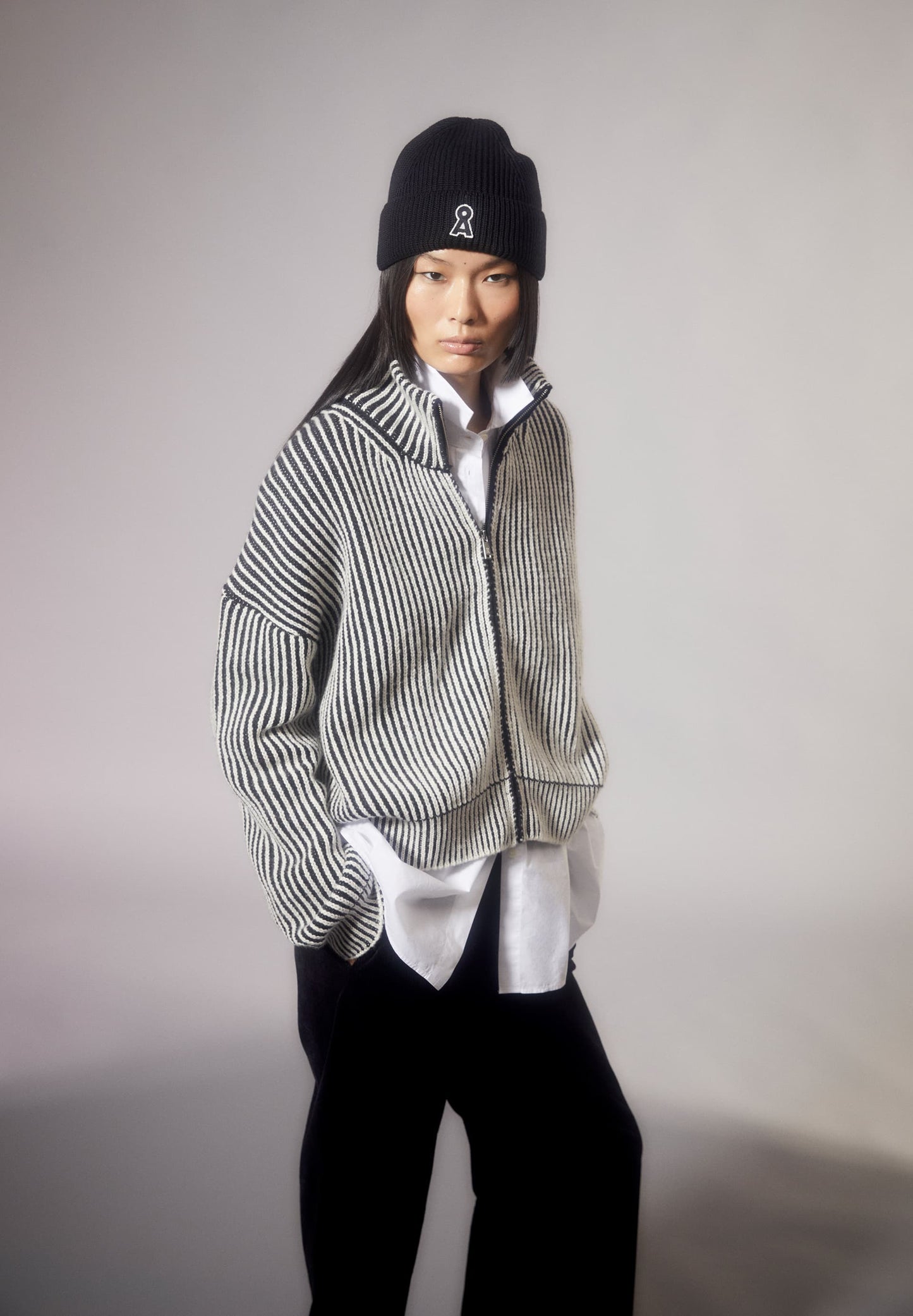 Gilet en laine et coton biologique | noir "medeaa vanise - black-oatmilk"