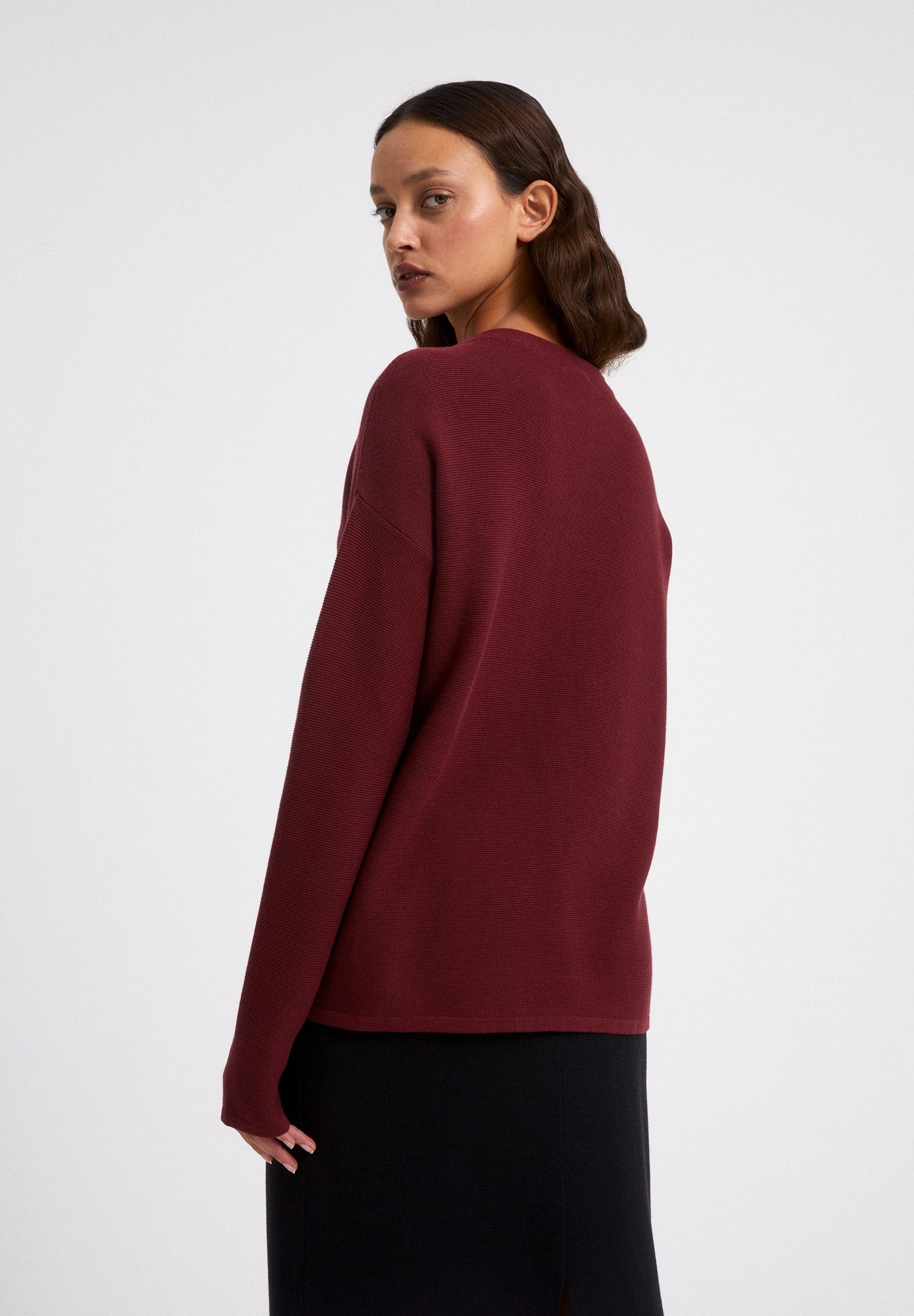Pull à col rond rouge en coton bio - Medinaa ruby red