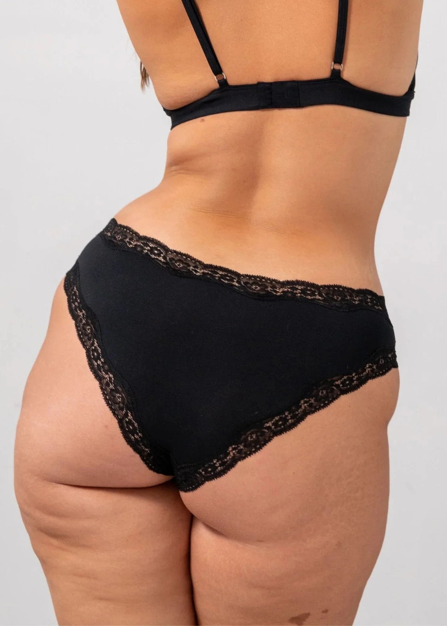Culotte en coton biologique | noir "micro lace cheeky - black"