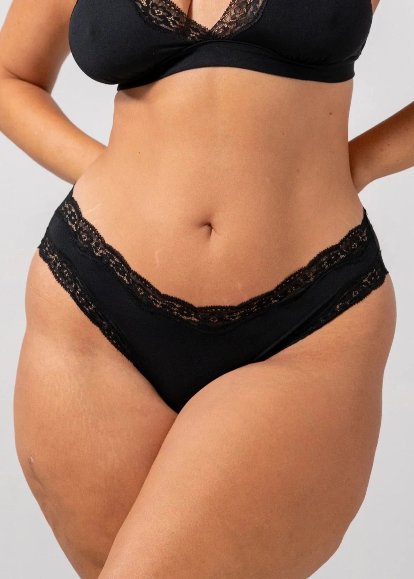 Culotte en coton biologique | noir "micro lace cheeky - black"