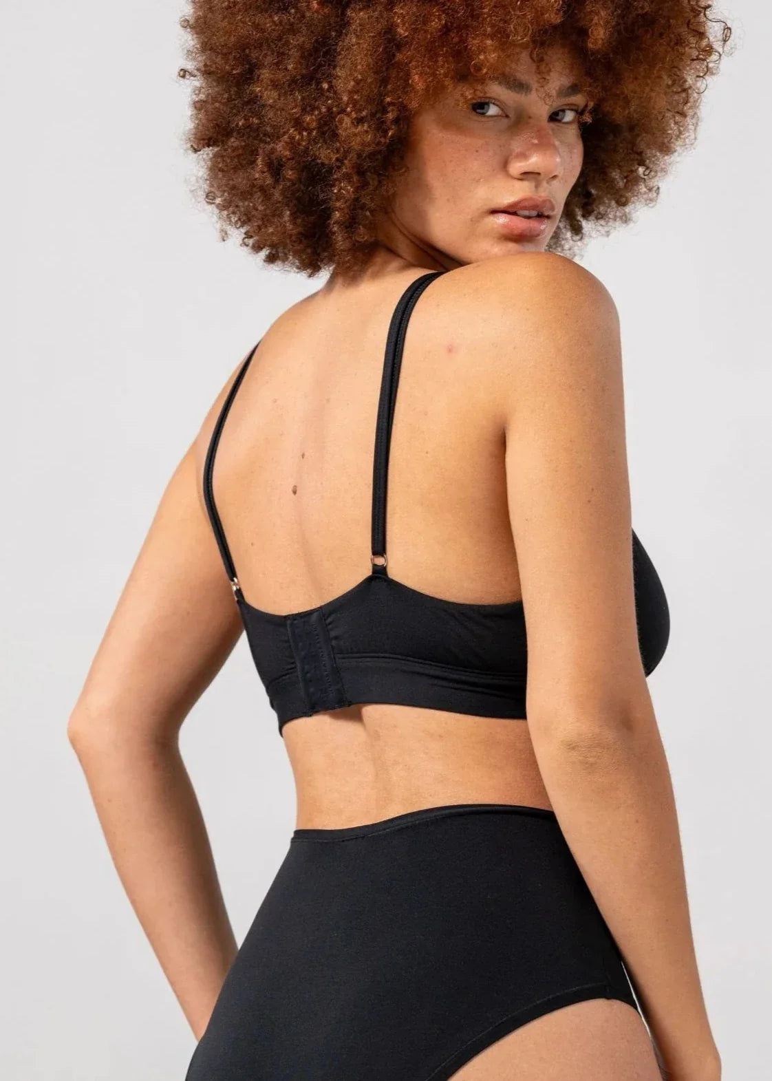 Soutien-gorge en matières recyclées | noir "micro scoop bra - black"