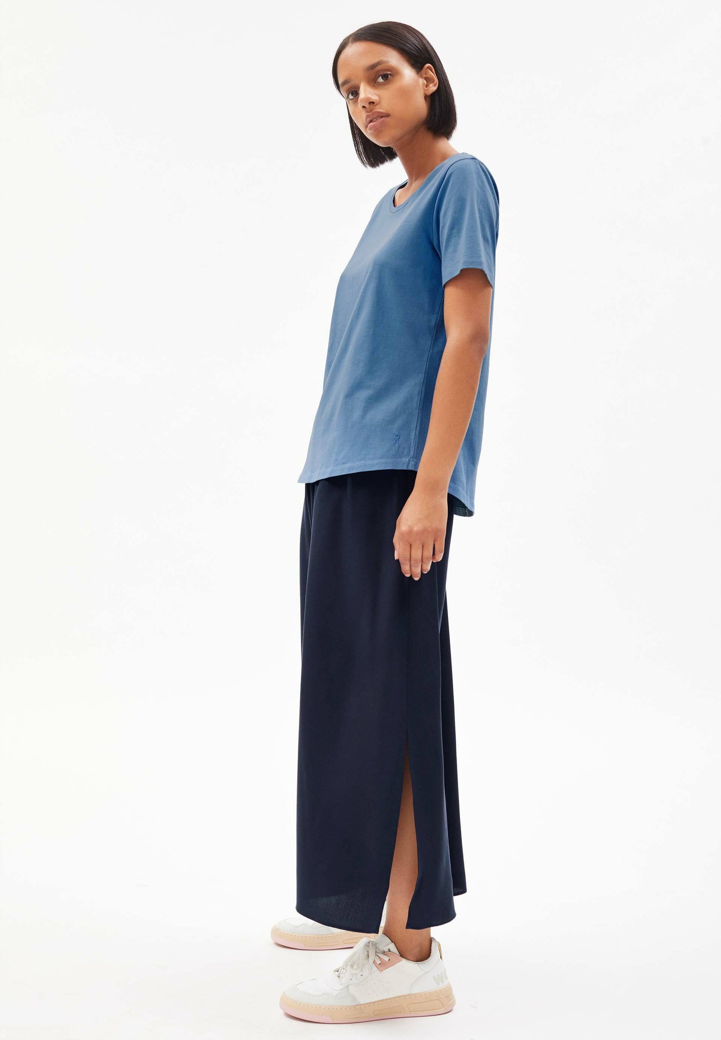 T-shirt bleu ciel en coton bio - minaa cloudbusting