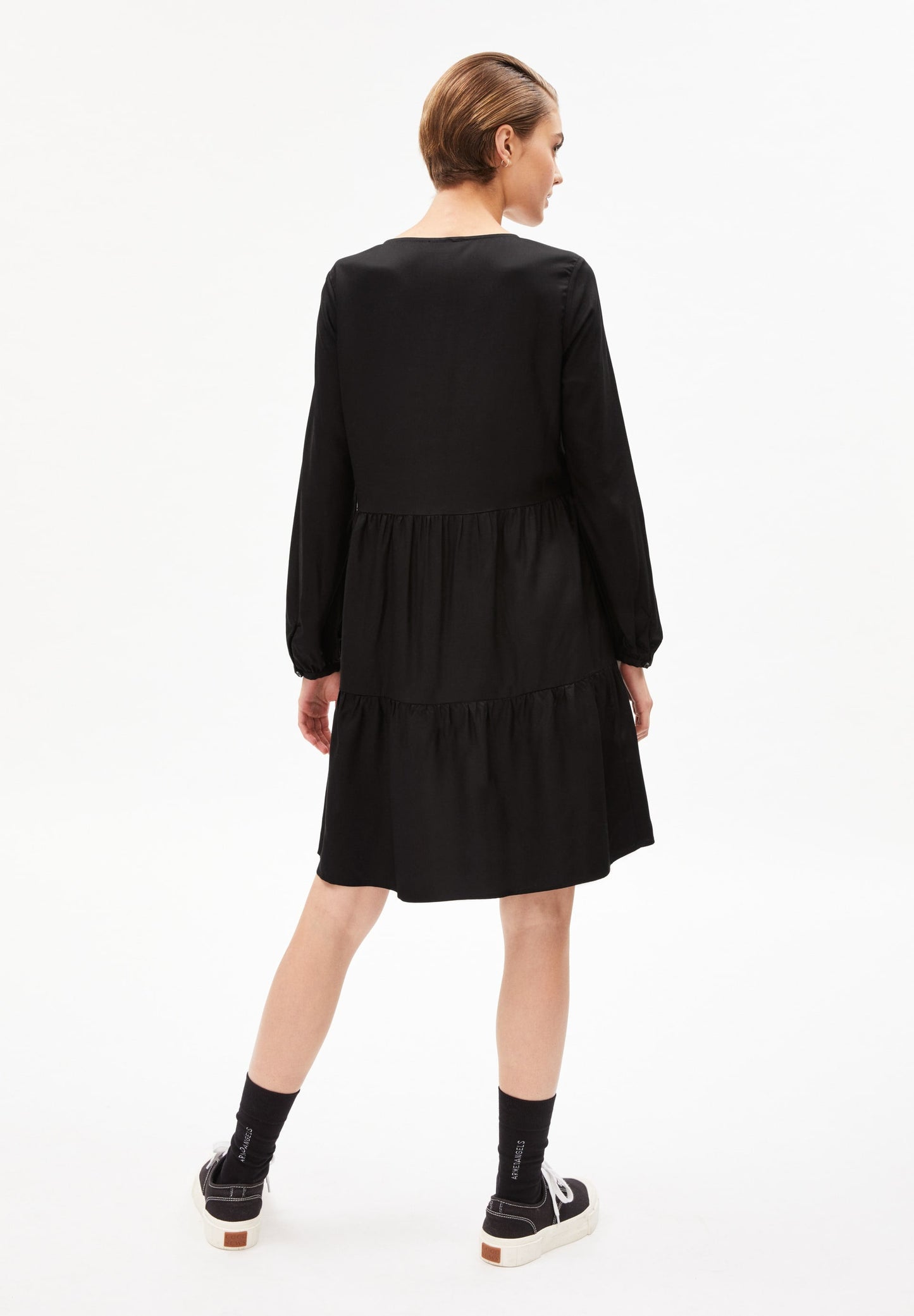 Robe courte patineuse noire en lenzing - Mirelaa