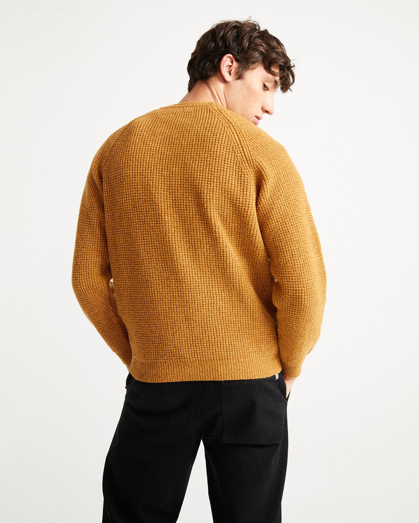Pull col rond moutarde en laine certifiée - anteros mustard
