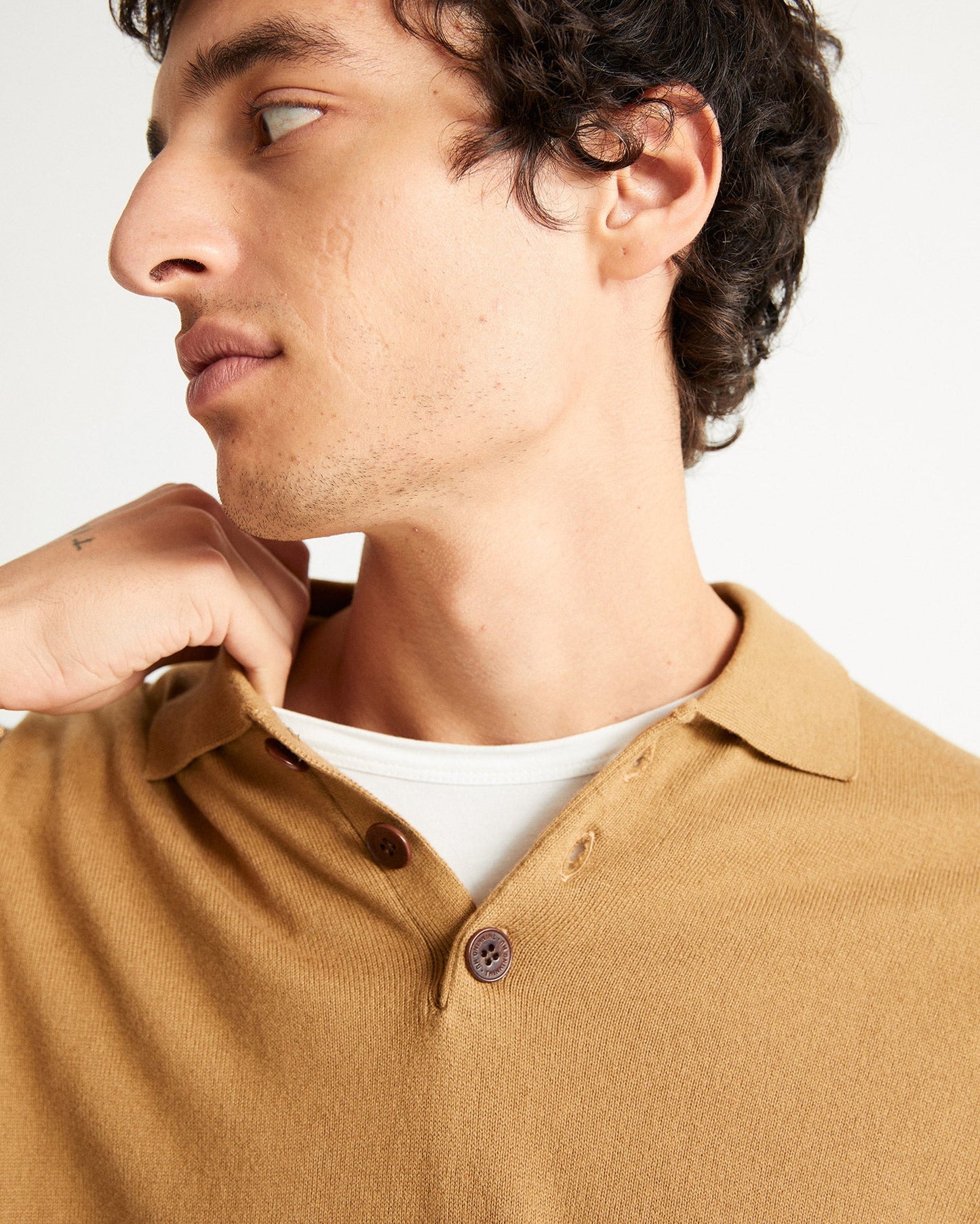 Pull col boutonné ocre en coton bio et laine mérinos - Vincent