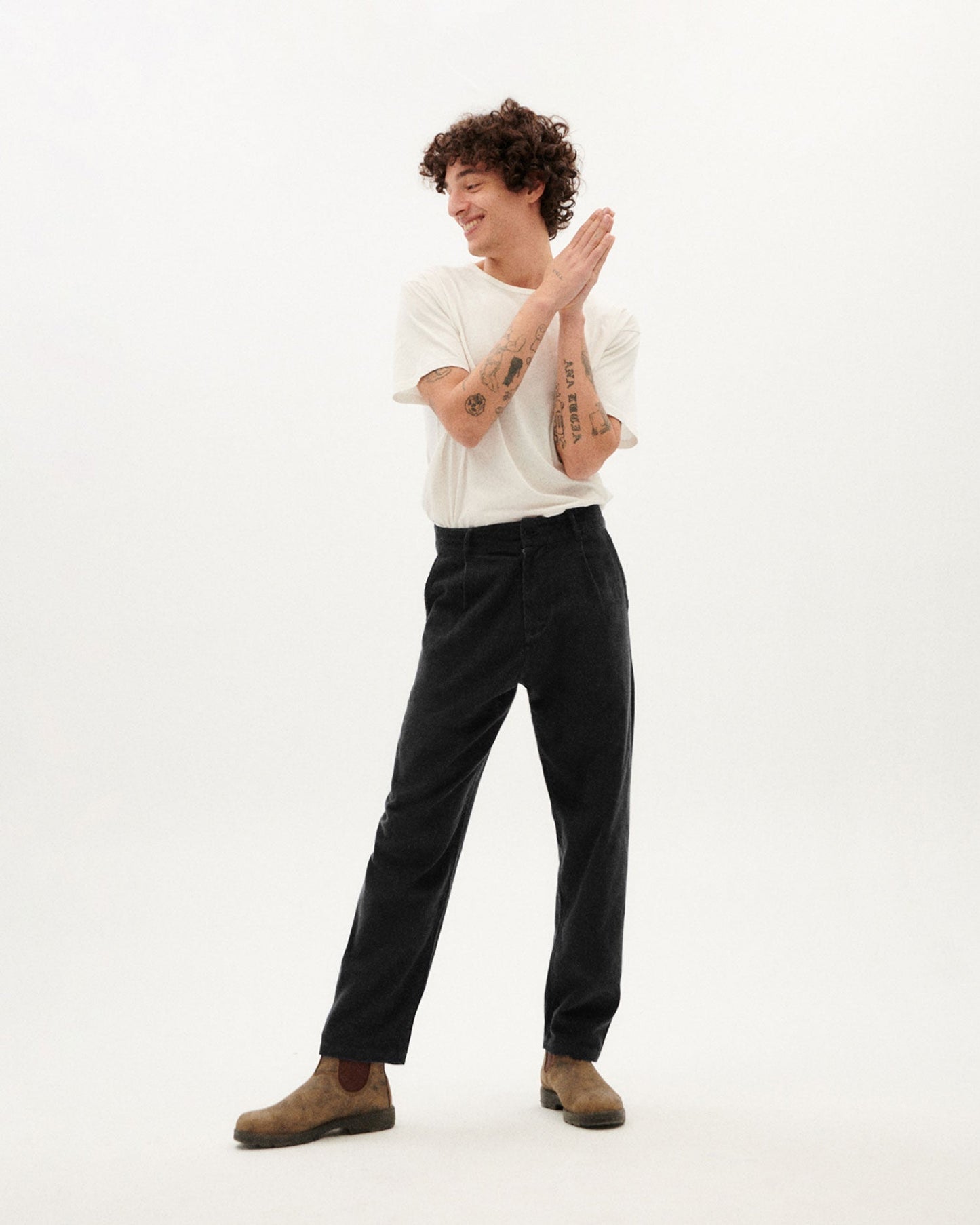 Pantalon en velours côtelé de coton bio | noir "black corduroy wotan pants"