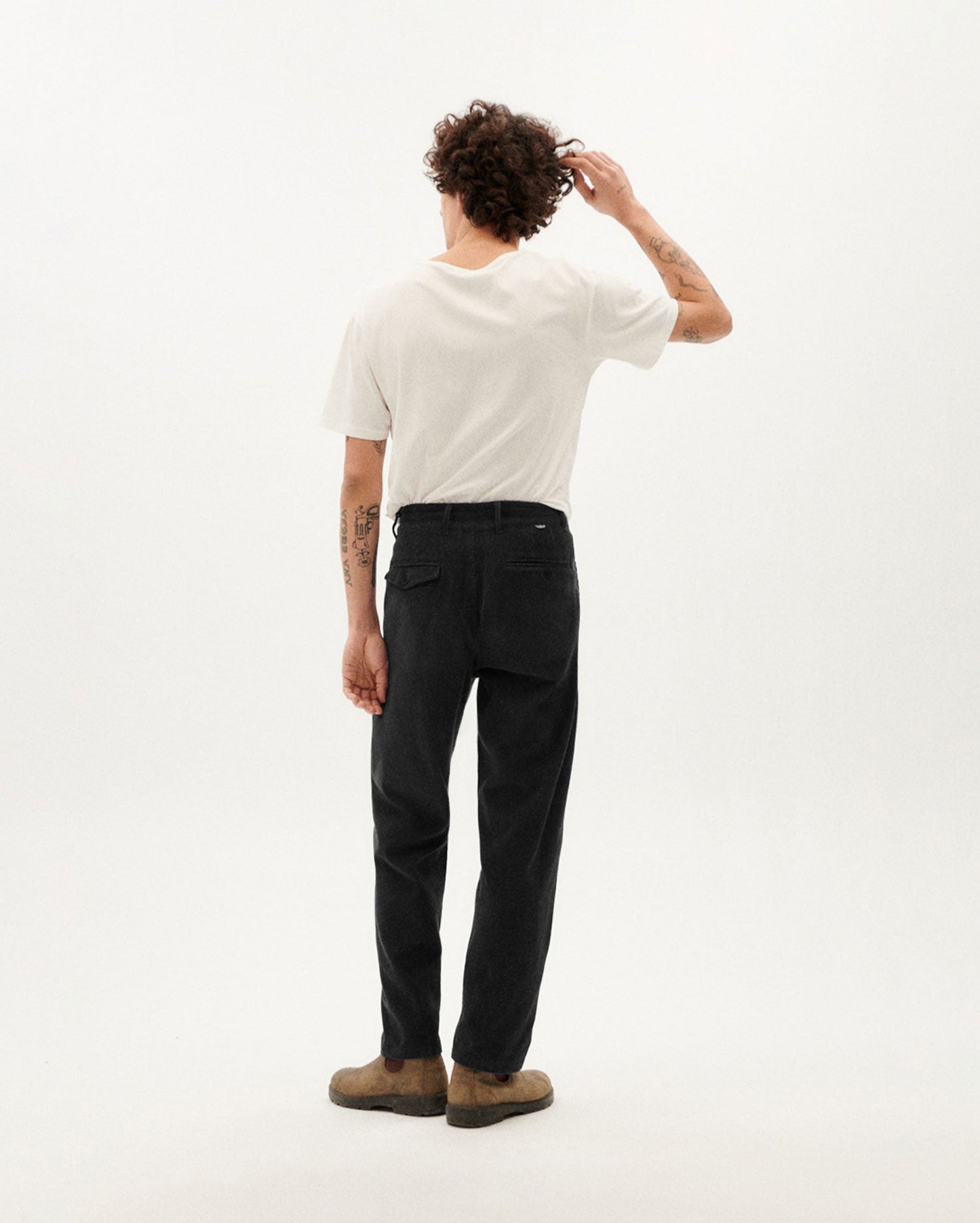 Pantalon en velours côtelé de coton bio | noir "black corduroy wotan pants"