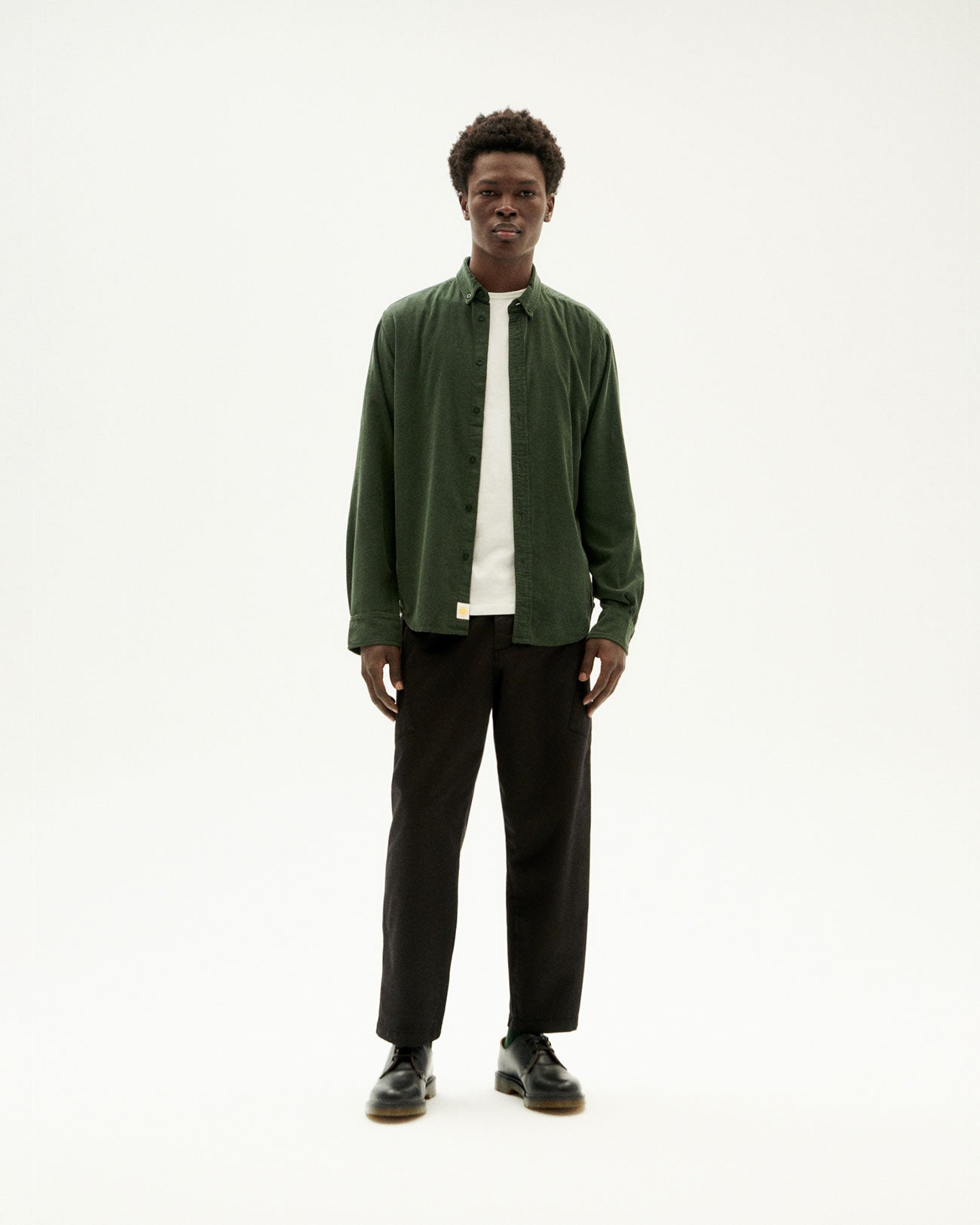 Chemise vert en velours fin coton bio - bottle green microcorduroy ant shirt