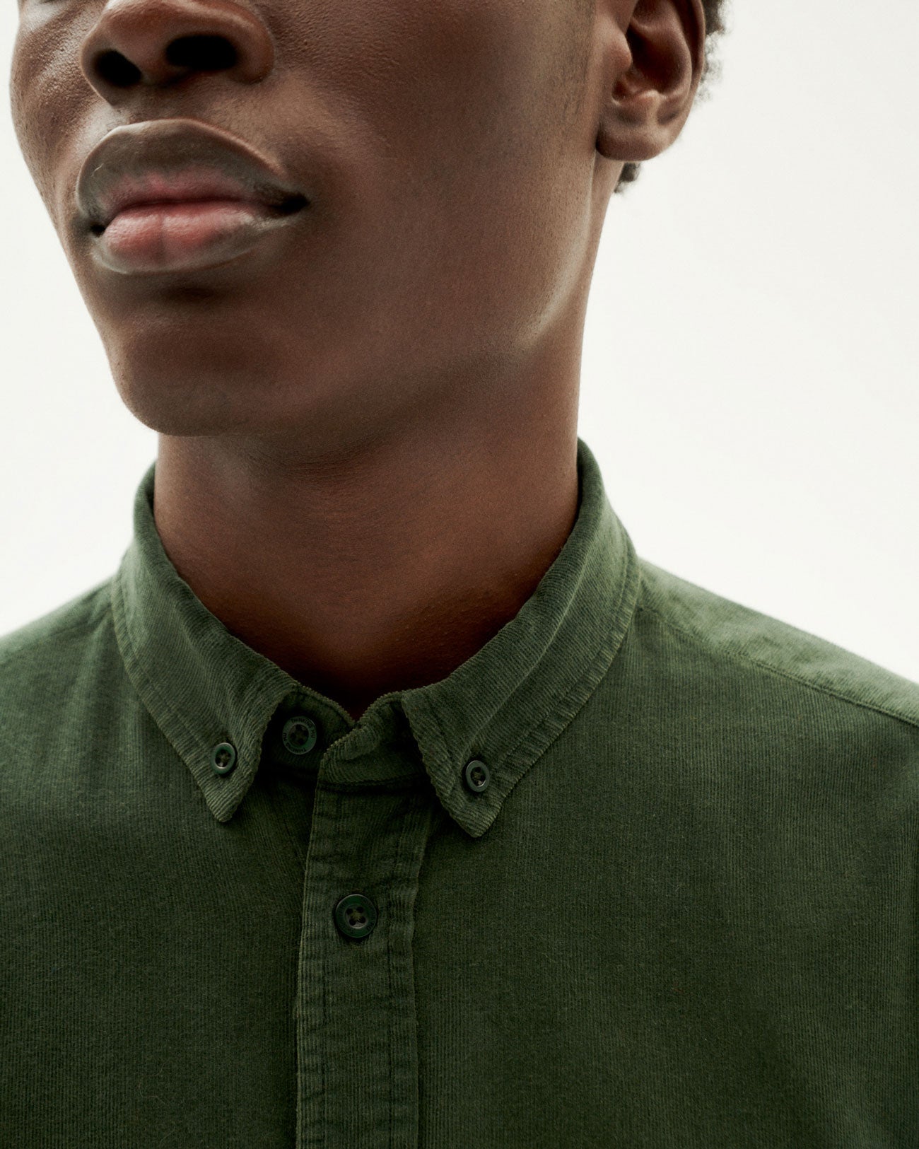 Chemise vert en velours fin coton bio - bottle green microcorduroy ant shirt