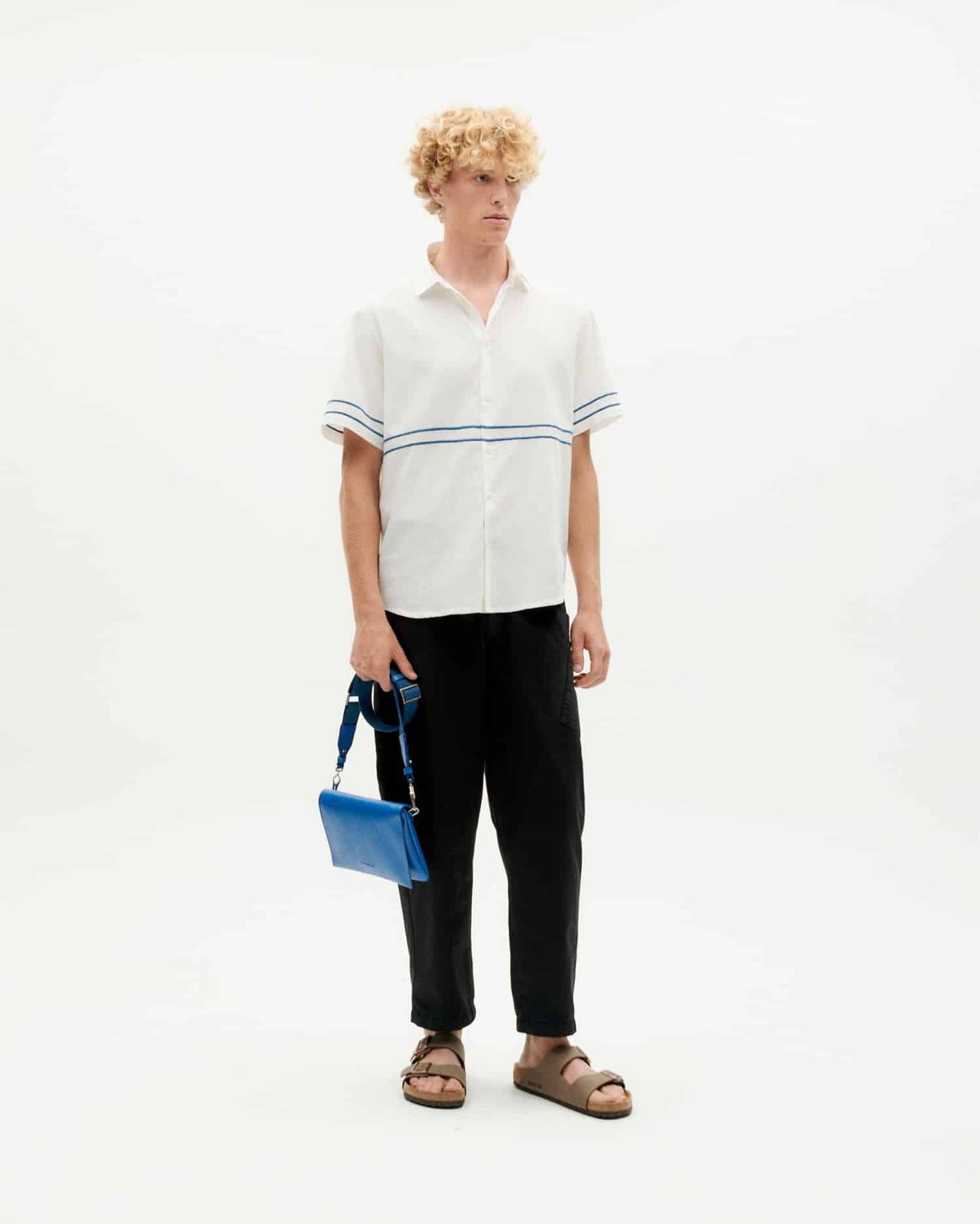 Chemise manches courtes brodée en coton bio | Écru "undyed embroidery blue tom shirt"