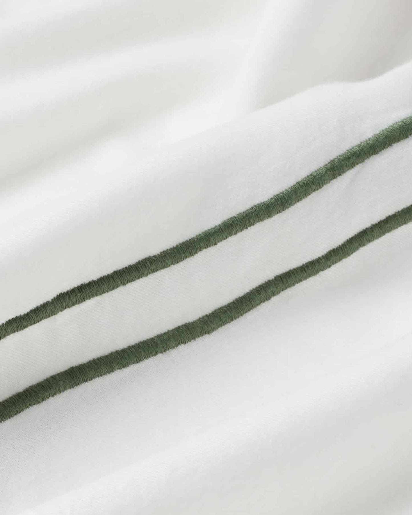 Chemise manches courtes brodée en coton bio | Écru "undyed embroidery green tom shirt"