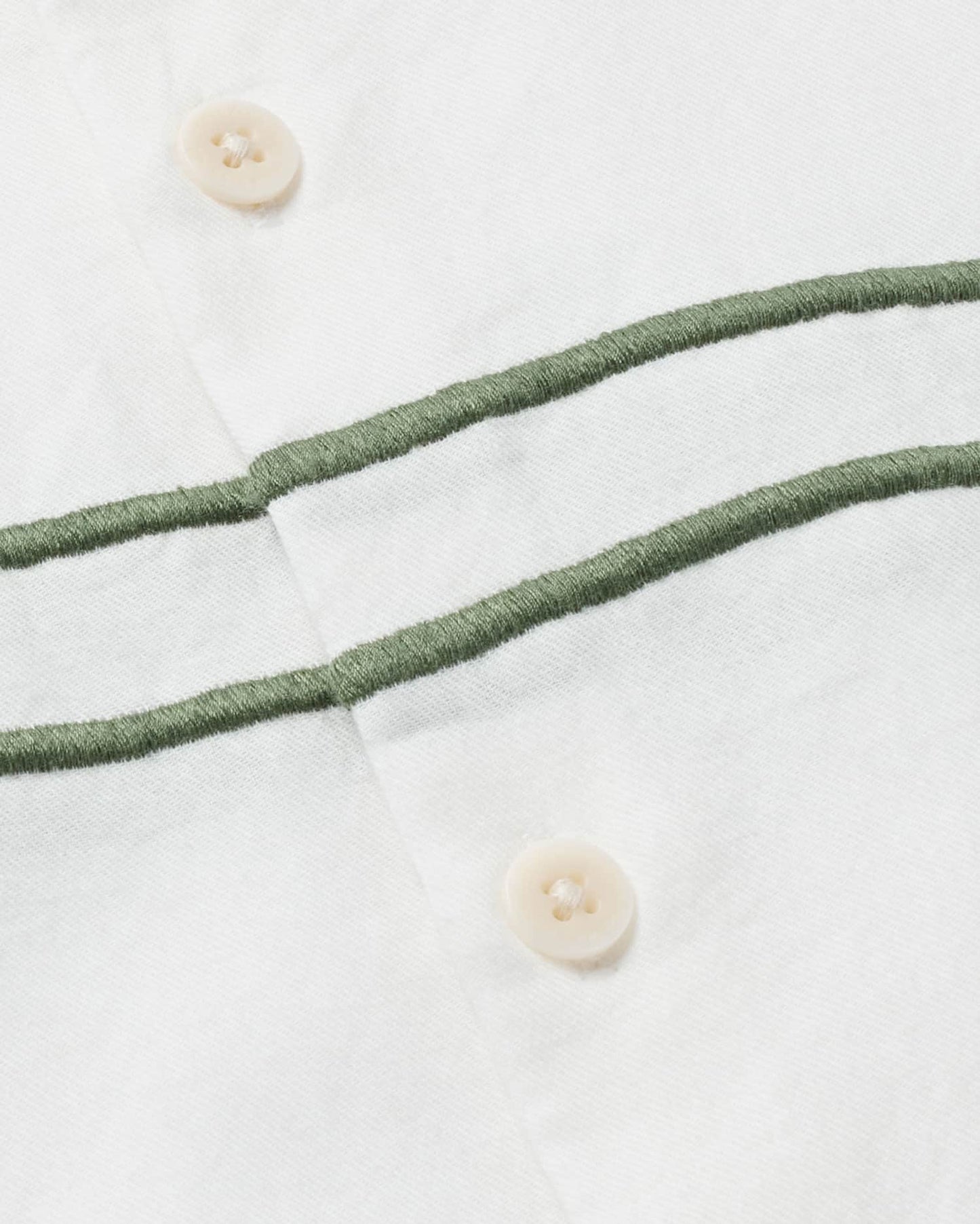 Chemise manches courtes brodée en coton bio | Écru "undyed embroidery green tom shirt"