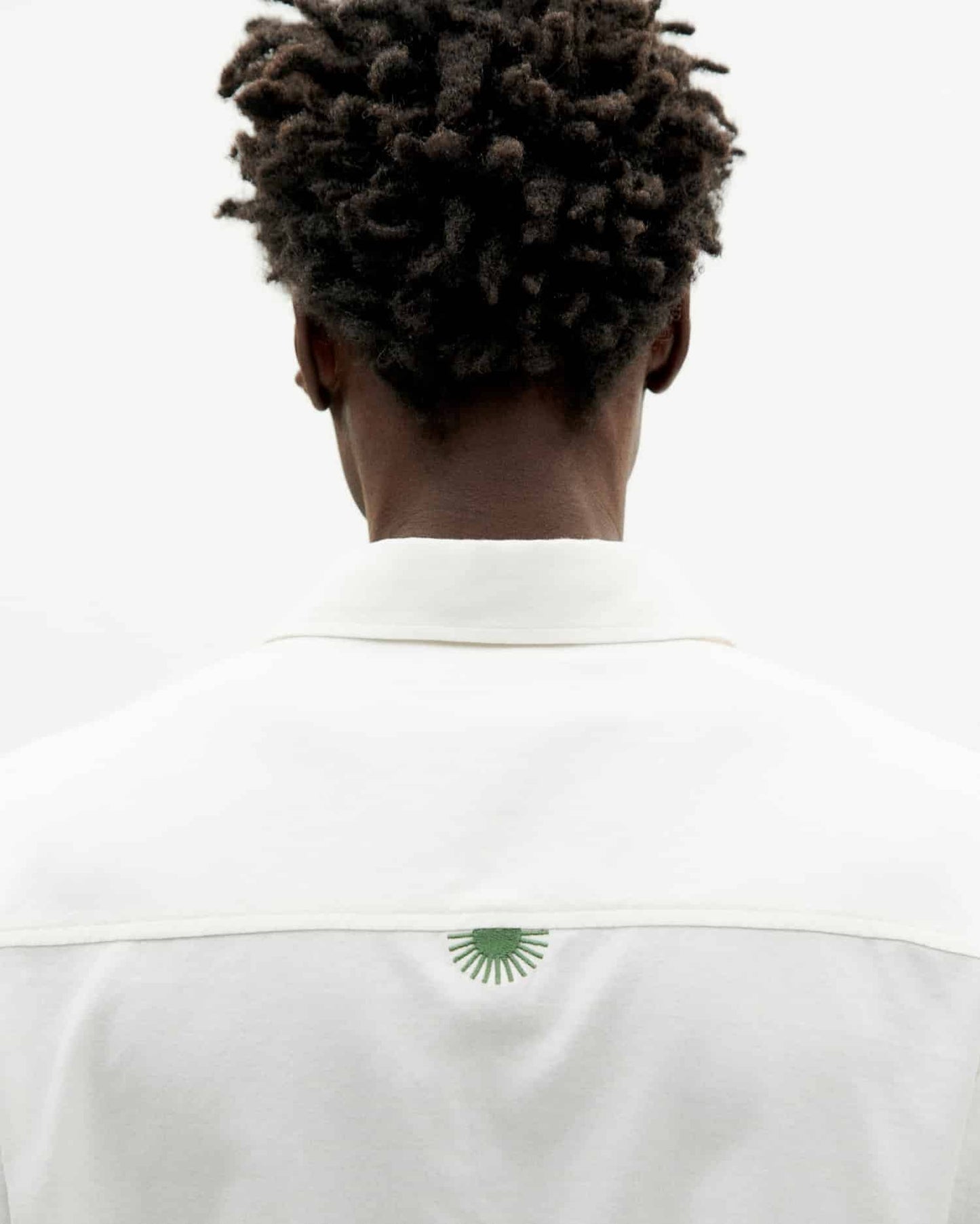 Chemise manches courtes brodée en coton bio | Écru "undyed embroidery green tom shirt"