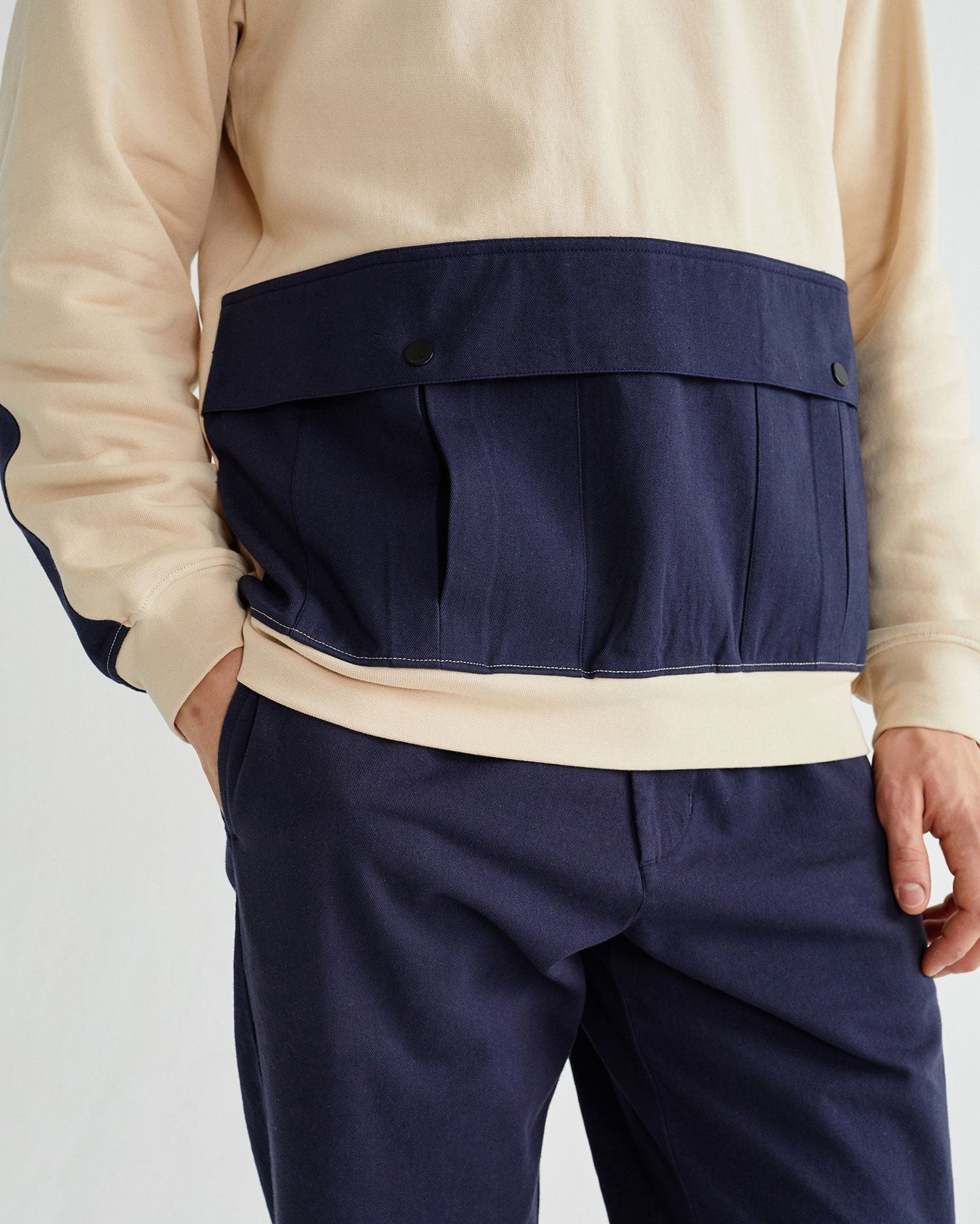 Sweat avec poches écru et marine en coton bio - Oku