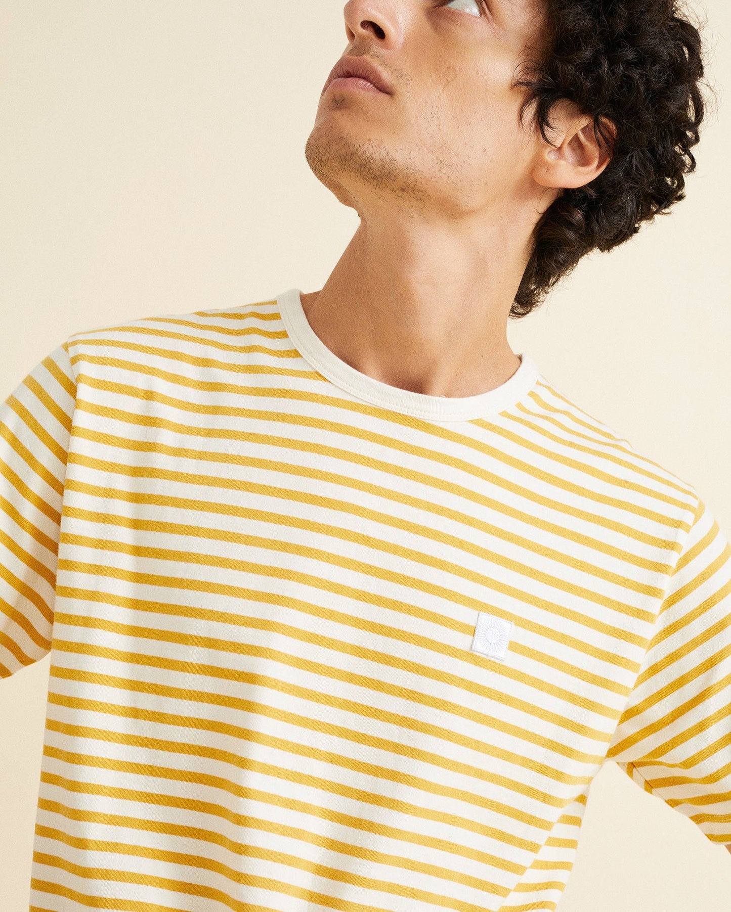 T-shirt rayé jaune moutarde en coton bio