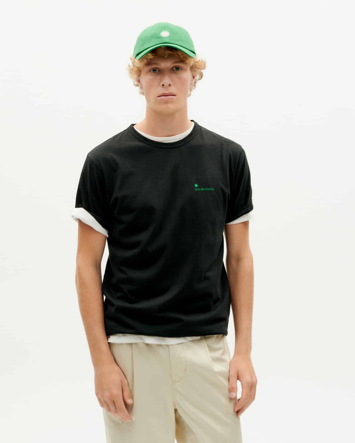 T-shirt en coton bio | Noir motif brodé "sun believable black t-shirt"