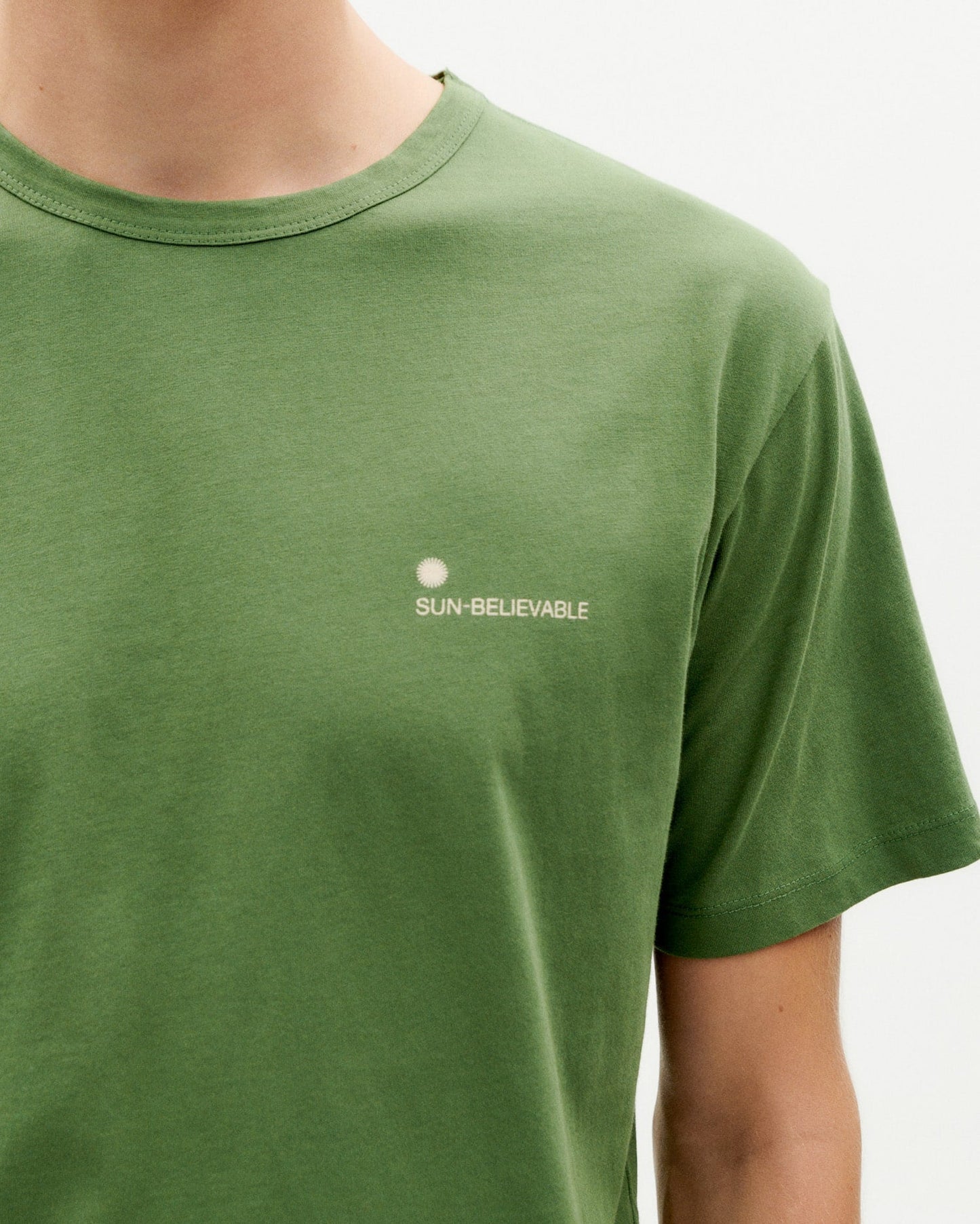 T-shirt en coton bio | Vert motif brodé "sun believable cactus t-shirt"