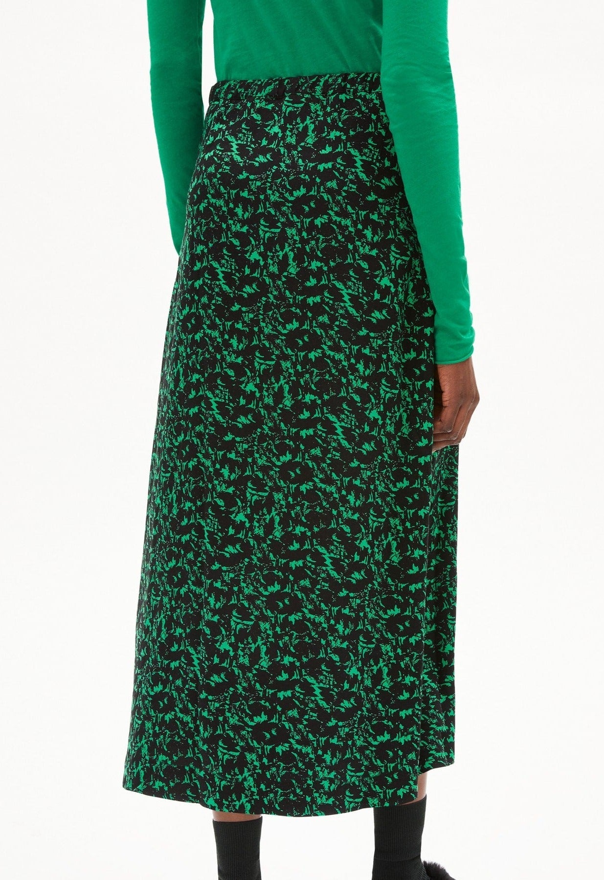 Jupe longue à motifs en viscose ecovero - naadir abstract flash green