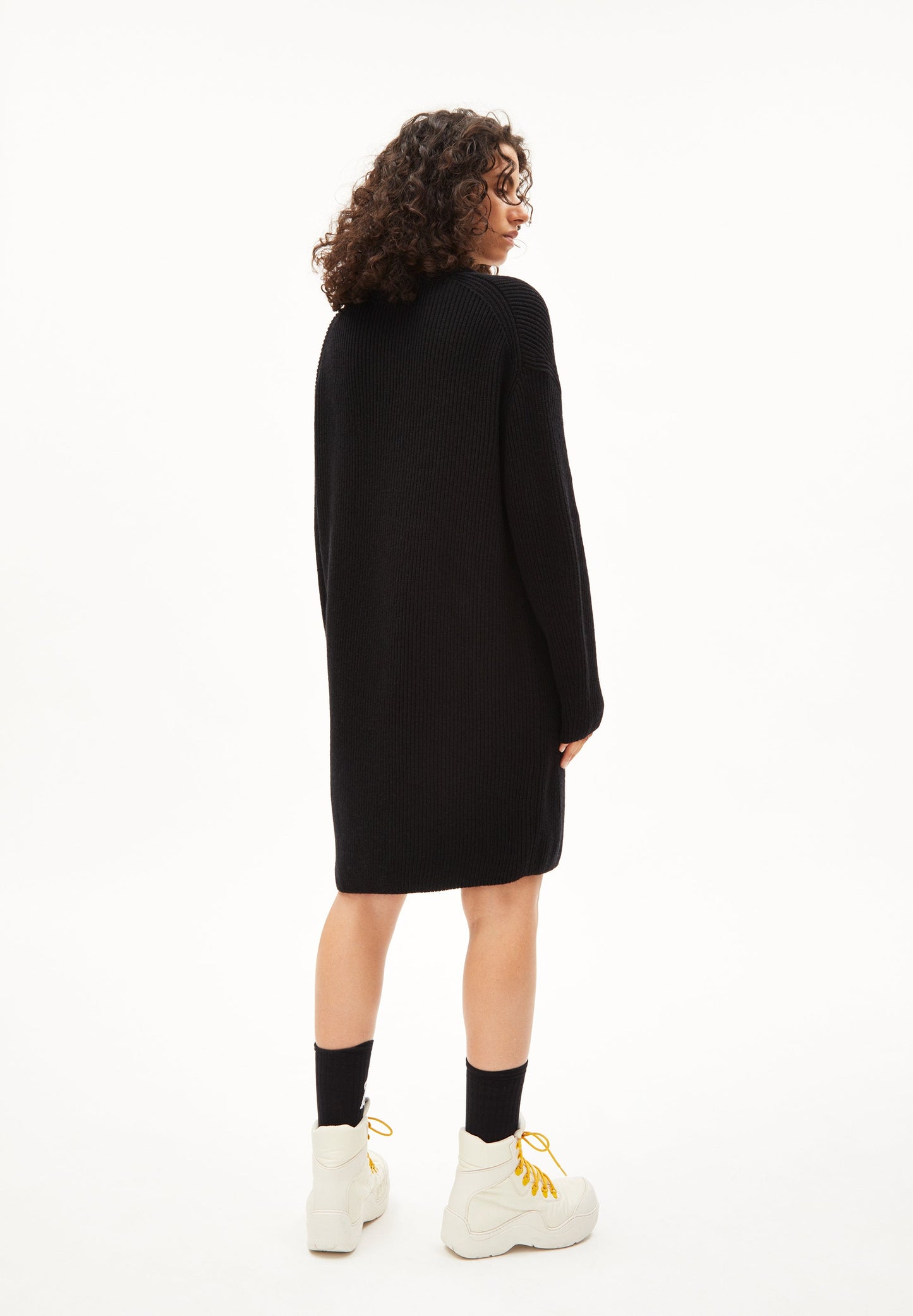Robe pull noire en coton et laine bio et laine recyclée - naare black