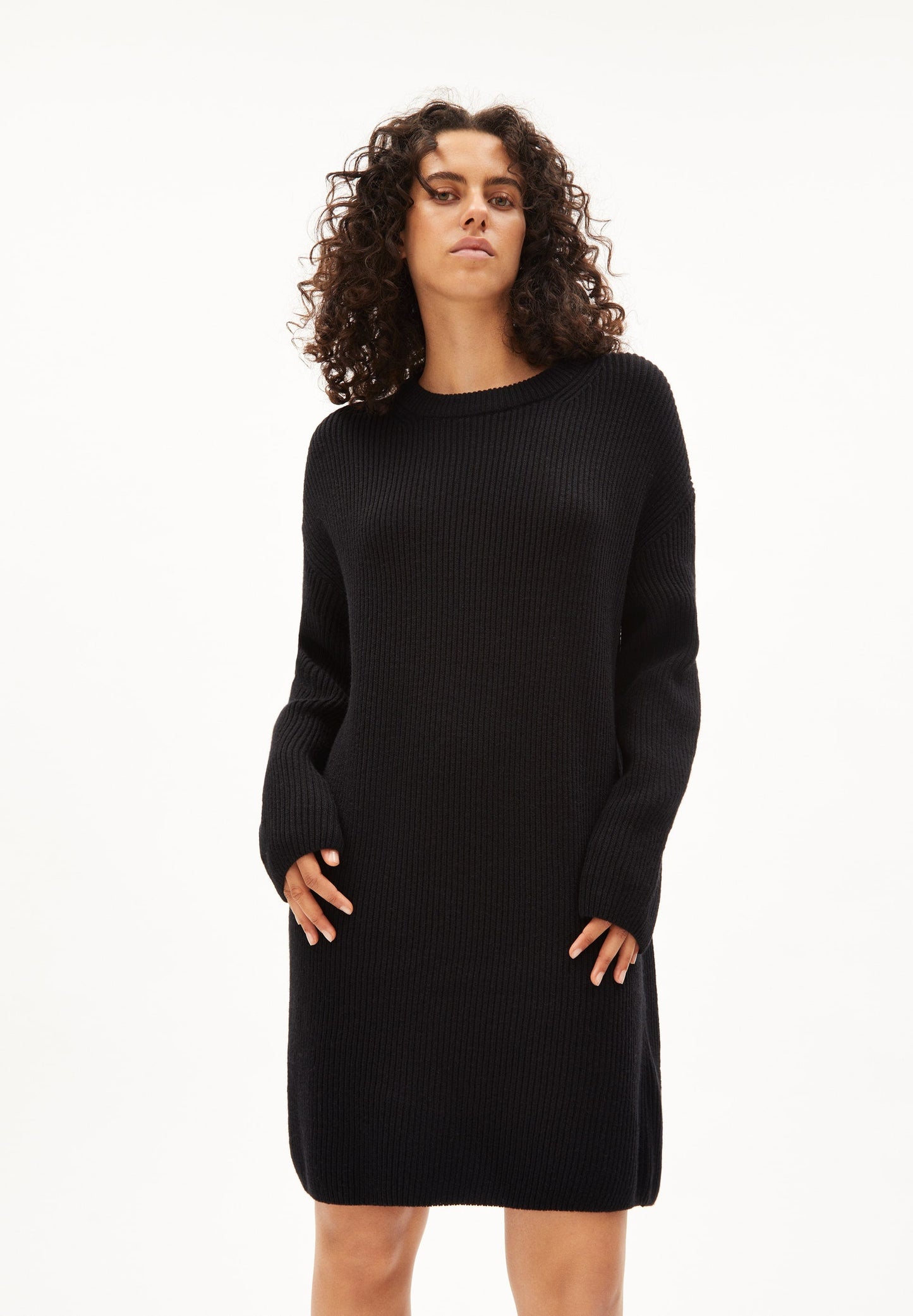 Robe pull noire en coton et laine bio et laine recyclée - naare black