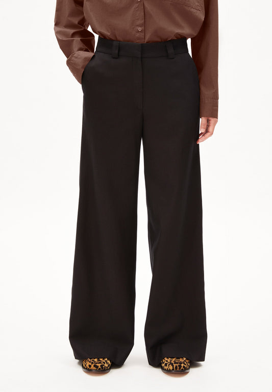 Pantalon tailleur ample en lyocell et coton bio | noir "nagassaa - black"