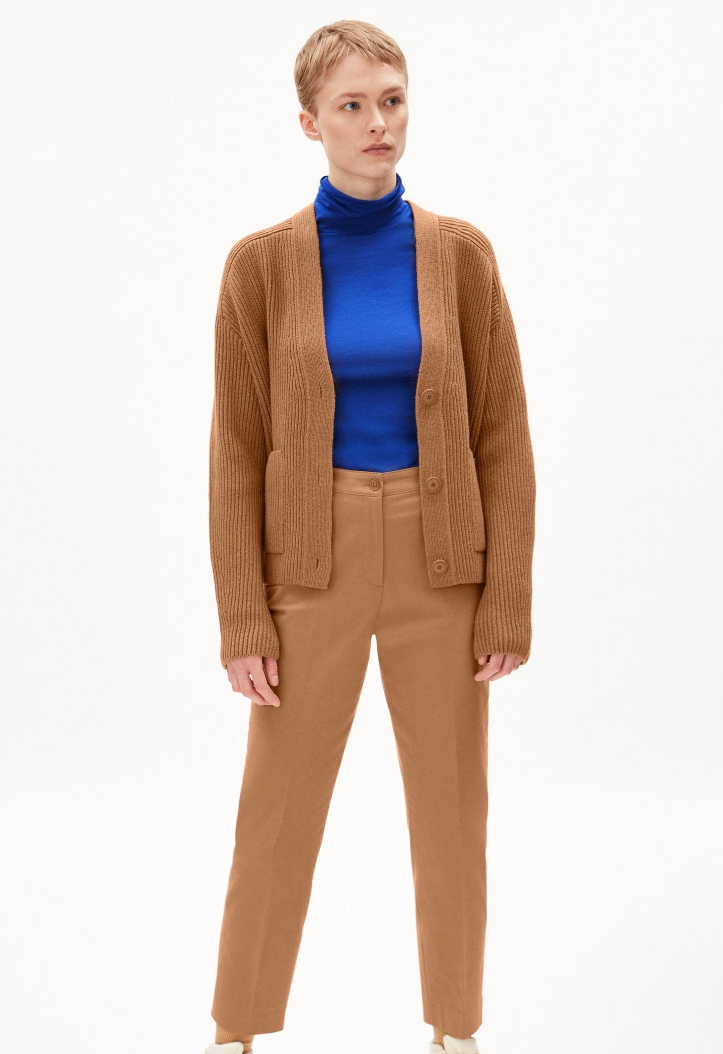 Pantalon carotte camel en coton bio - varmaa brushed cedar wood