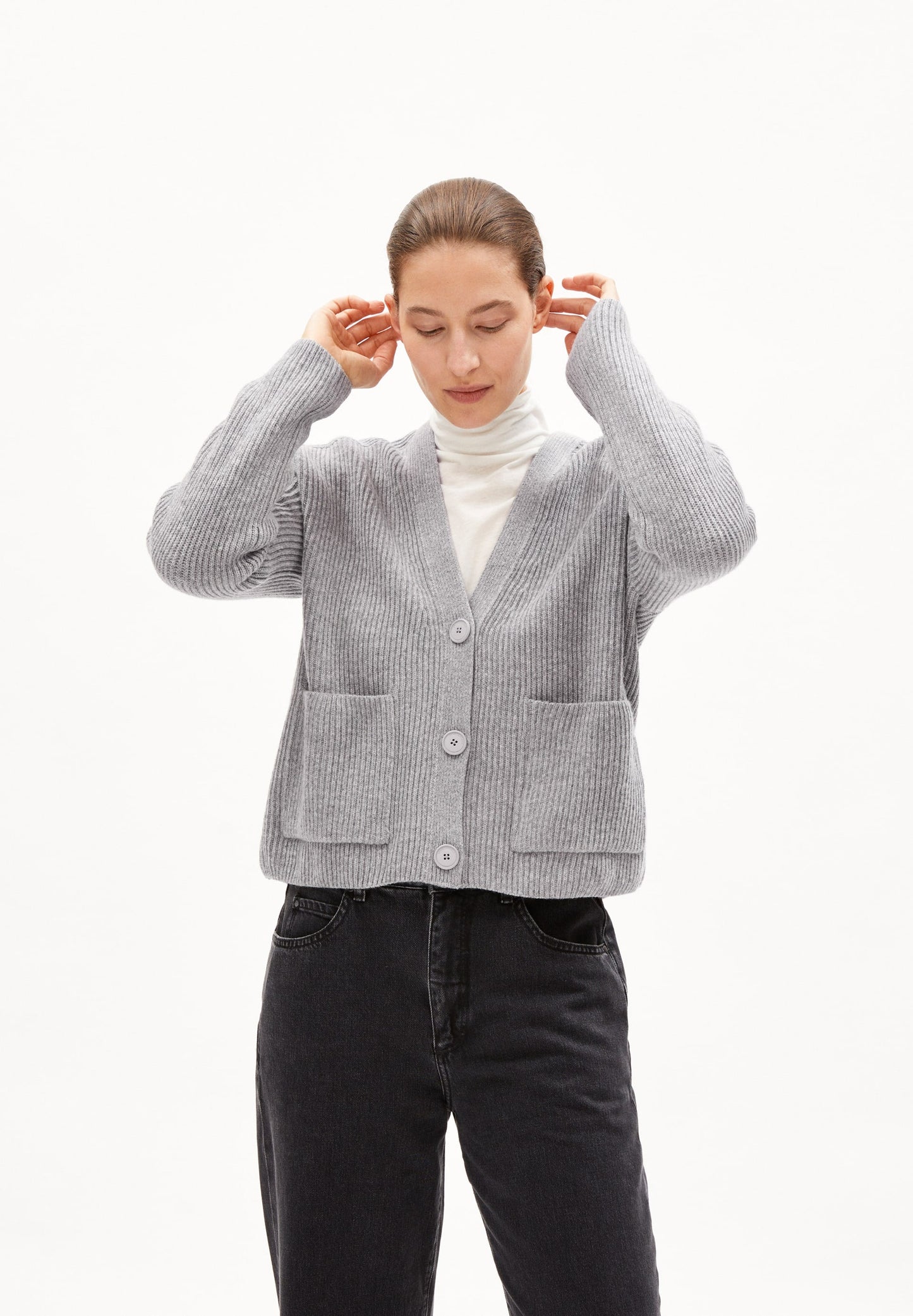 Gilet maille en laine bio et recyclée | Gris clair "naokaa reglana light grey melange"