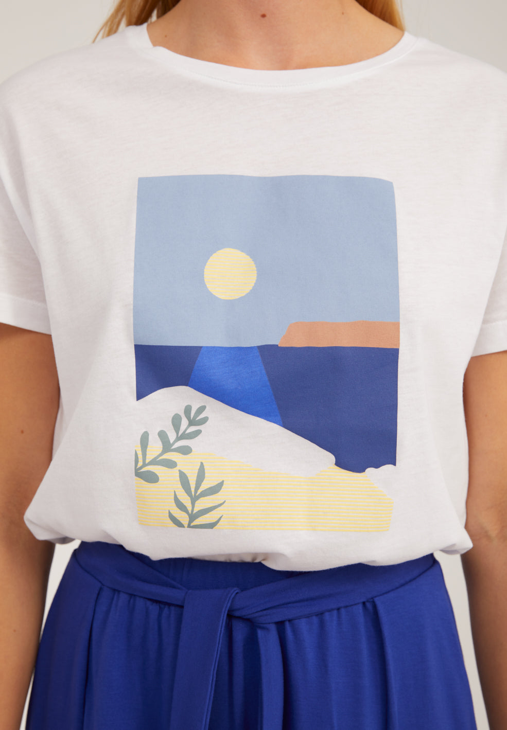 T-shirt blanc à imprimé plage en coton bio - NELAA CALM SEA