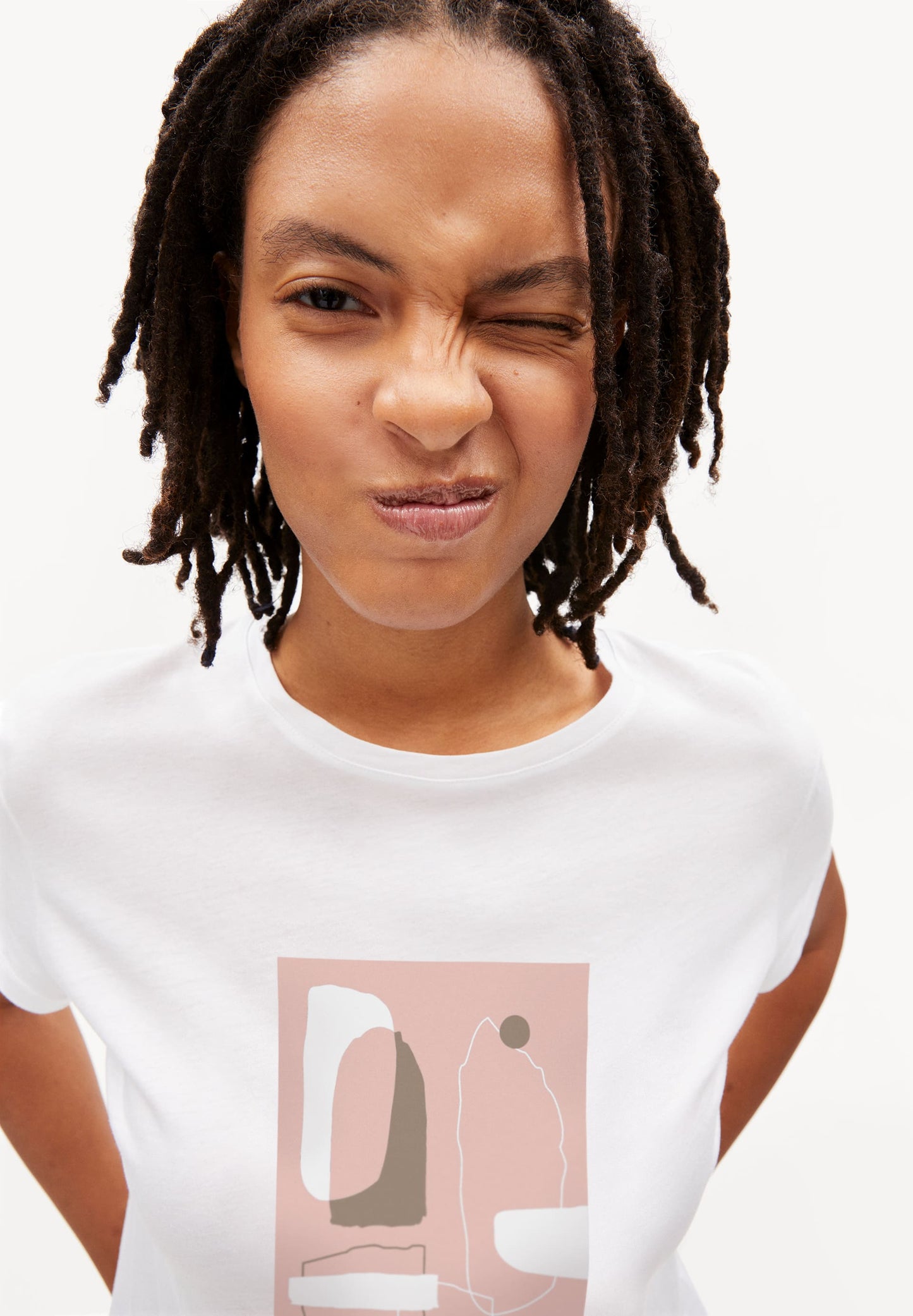 T-shirt blanc en coton bio - nelaa cutted landscape